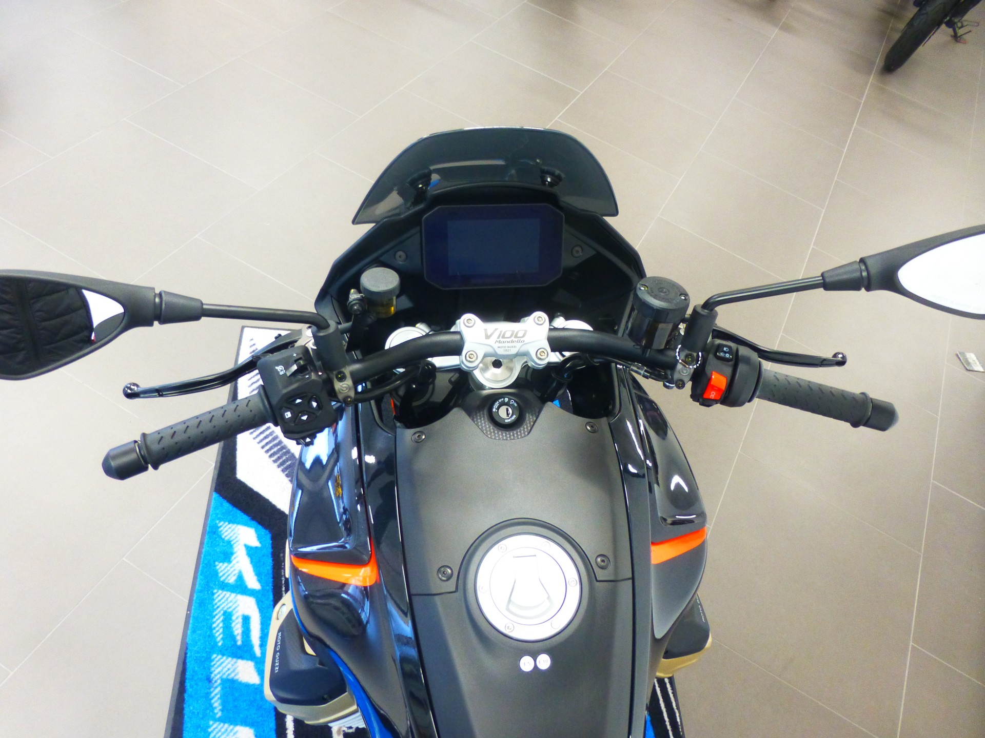 MOTO GUZZI V100 Mandello-image-11