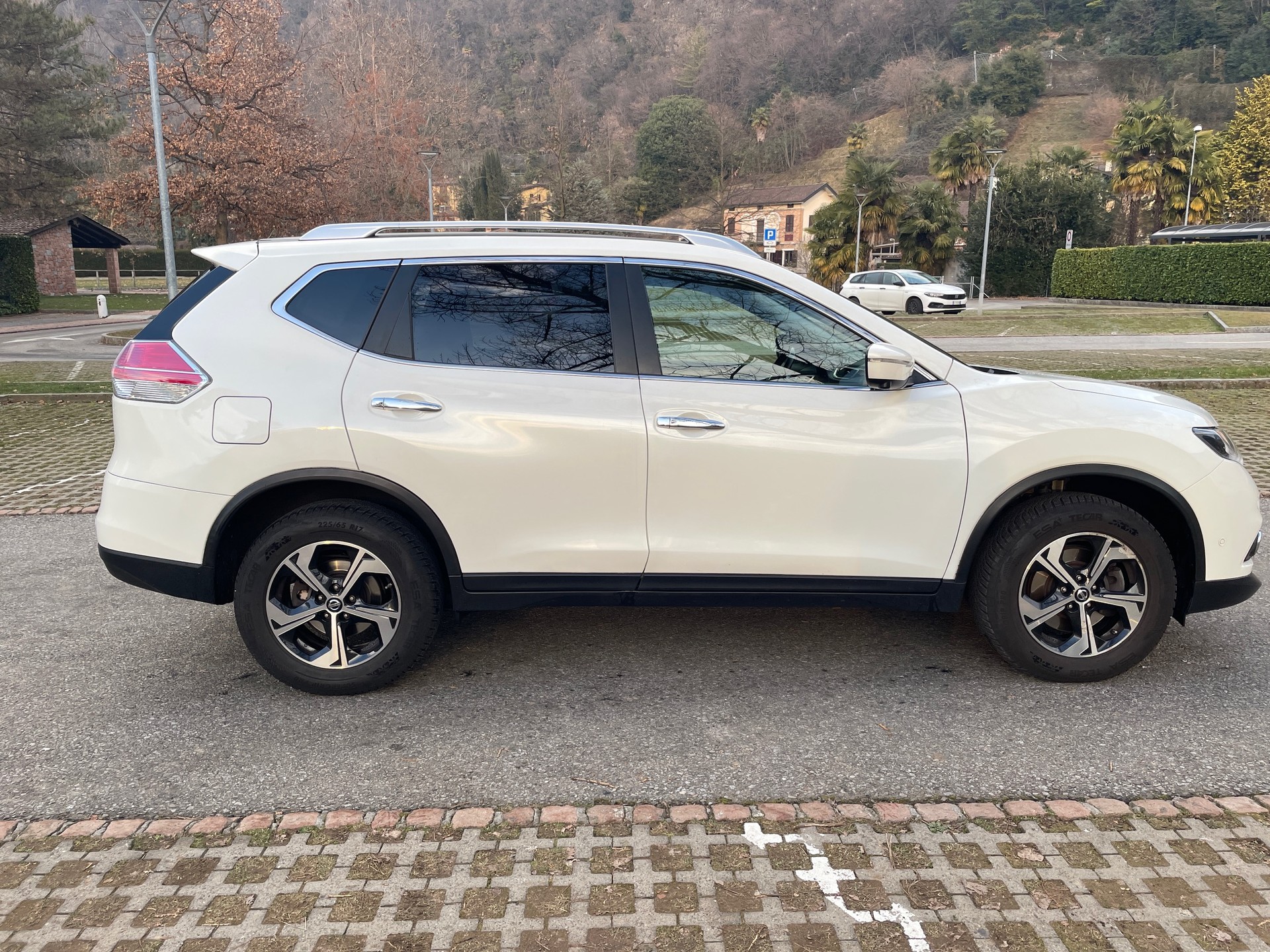 NISSAN X-Trail 2.0 dCi Swiss Ed. Xtronic CVT ALL-MODE 4x4-image-3