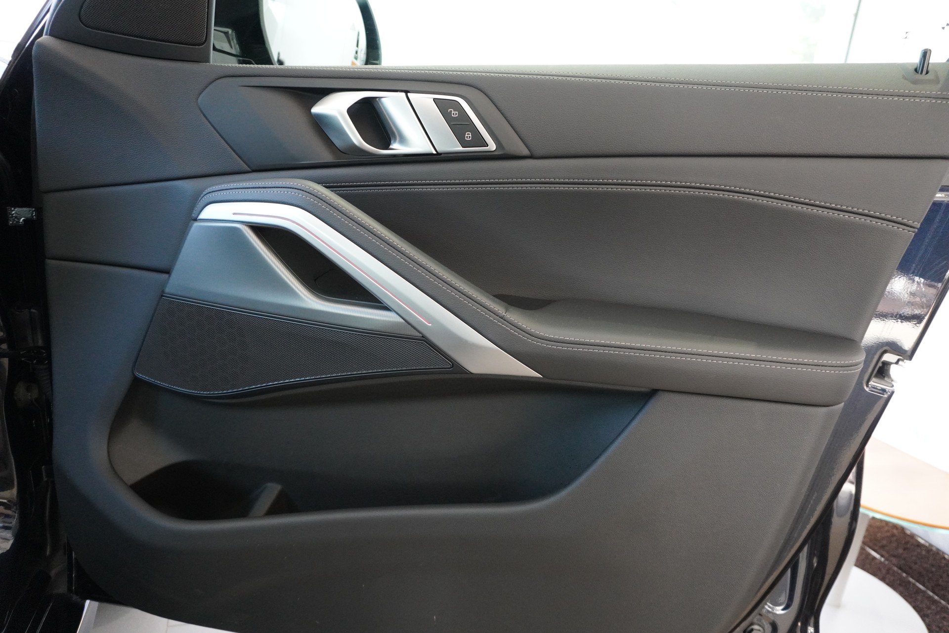 BMW X6 xDrive 48V 40d Steptronic M Sport-image-15