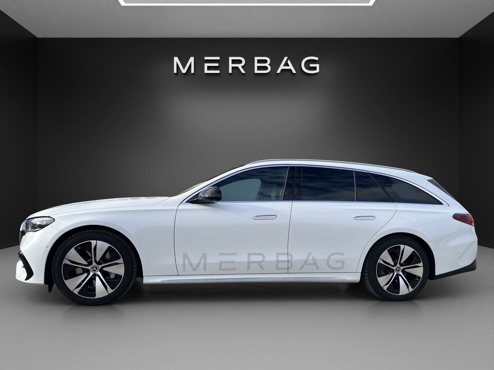MERCEDES-BENZ E 220 d T 4Matic 9G-Tronic-image-2