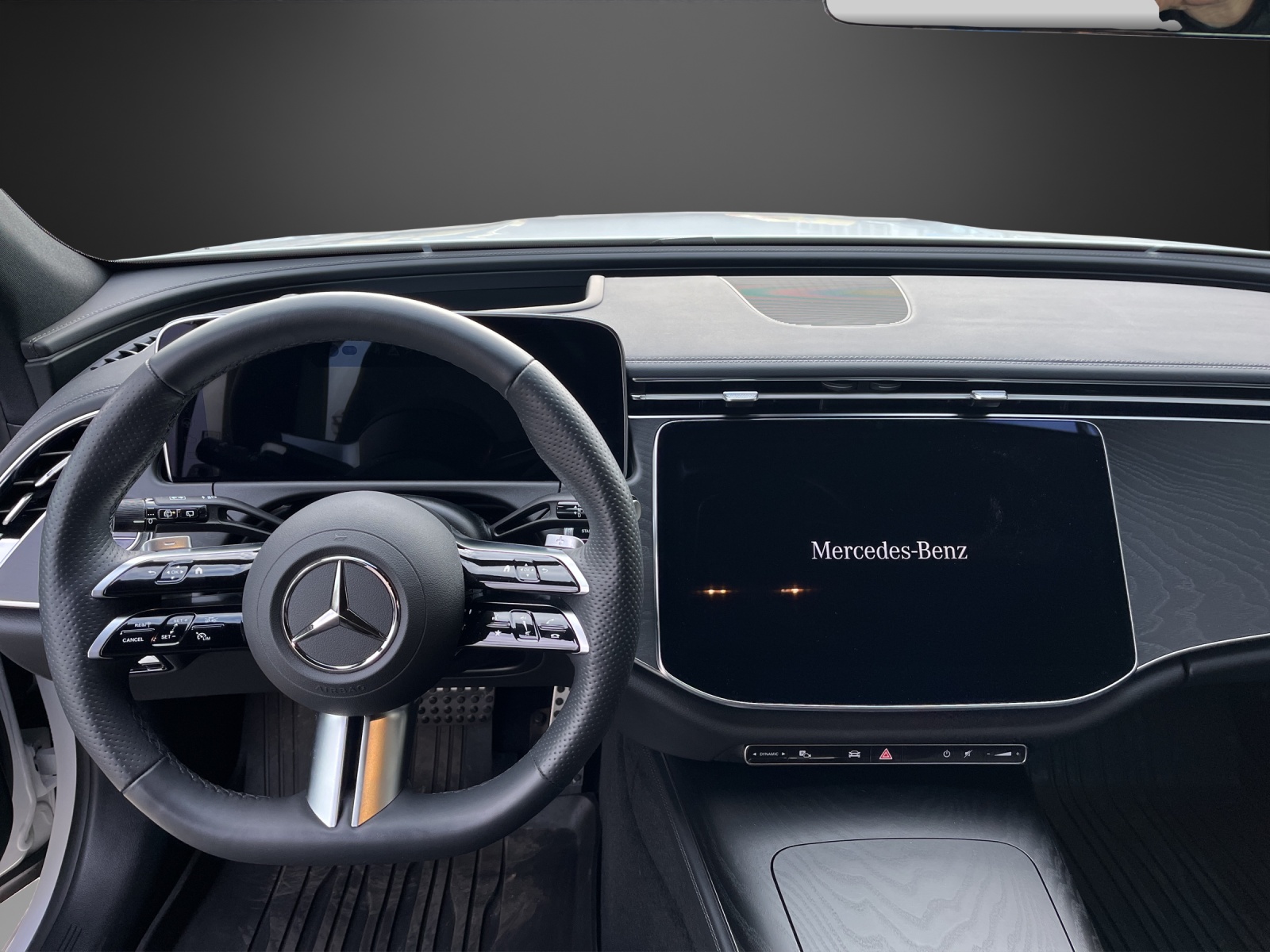 MERCEDES-BENZ E 220 d T 4Matic 9G-Tronic-image-9