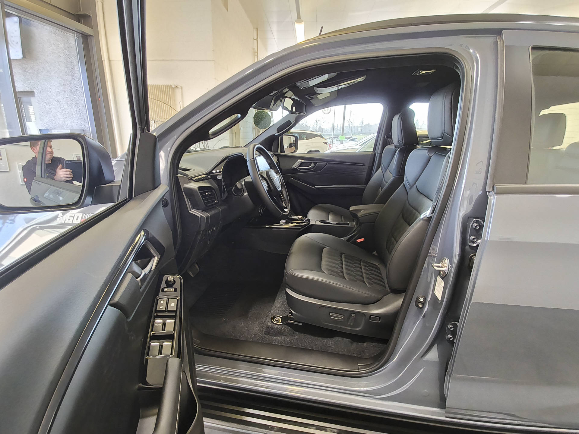 ISUZU D-Max Crew Pick-up 1.9 DDi N60 Nitro Sport 4x4-image-11