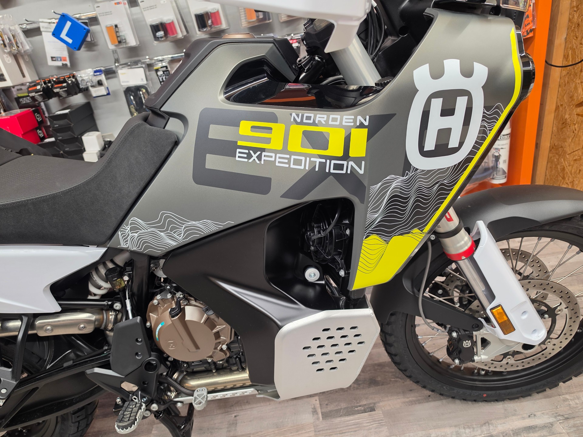 HUSQVARNA Norden 901 Expedition-image-1