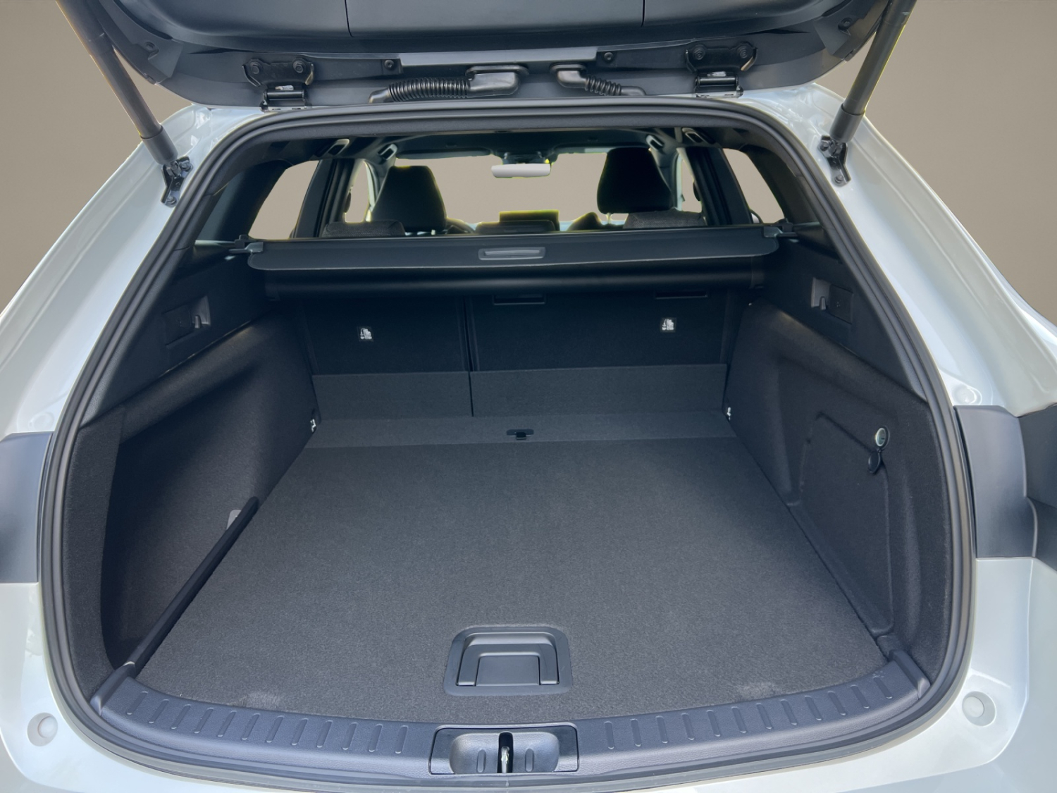 TOYOTA Corolla Touring Sports 2.0 HSD Swiss Edition-image-20