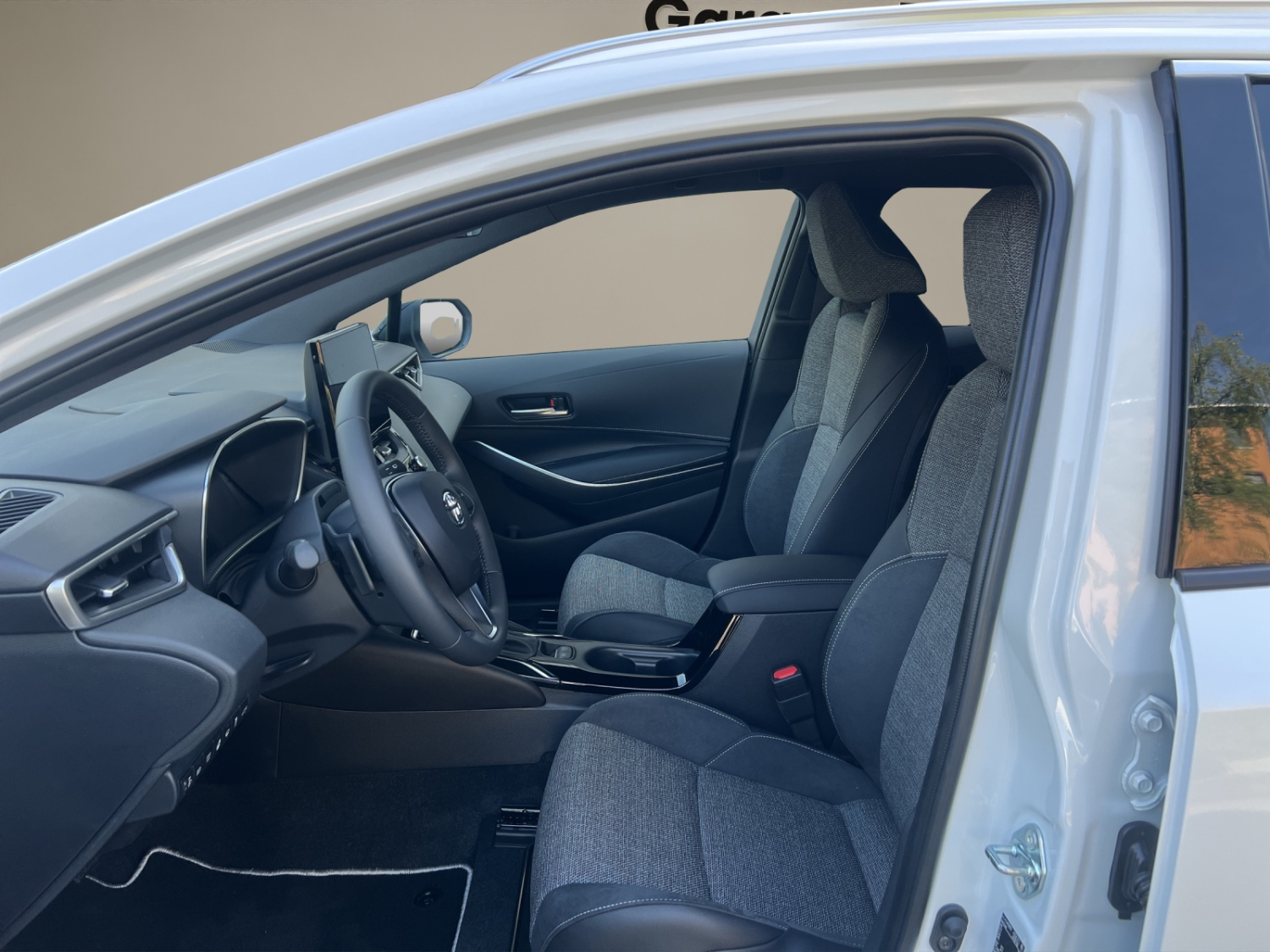 TOYOTA Corolla Touring Sports 2.0 HSD Swiss Edition-image-8