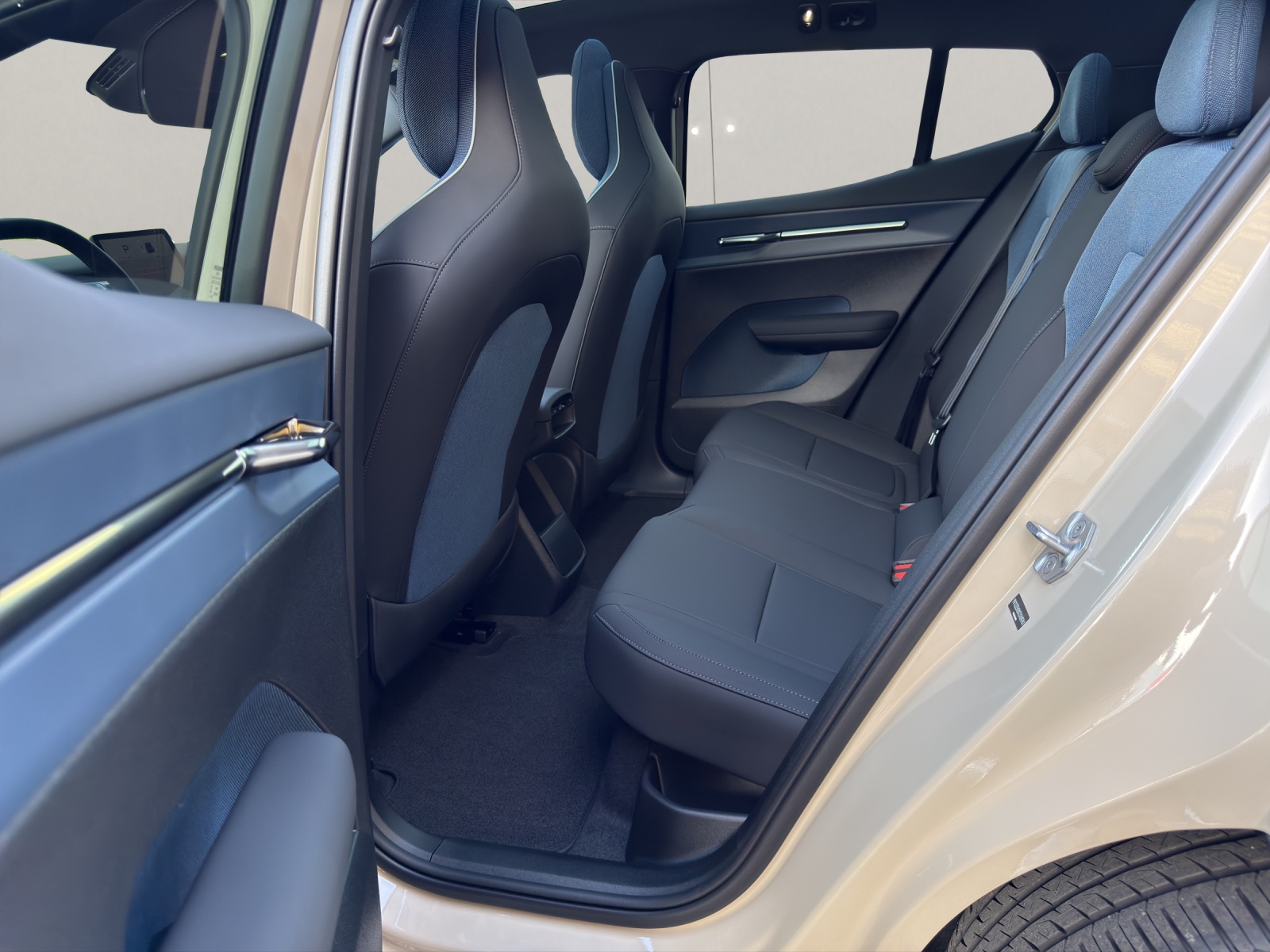 VOLVO EX30 E60 Twin Ultra Performance AWD-image-6