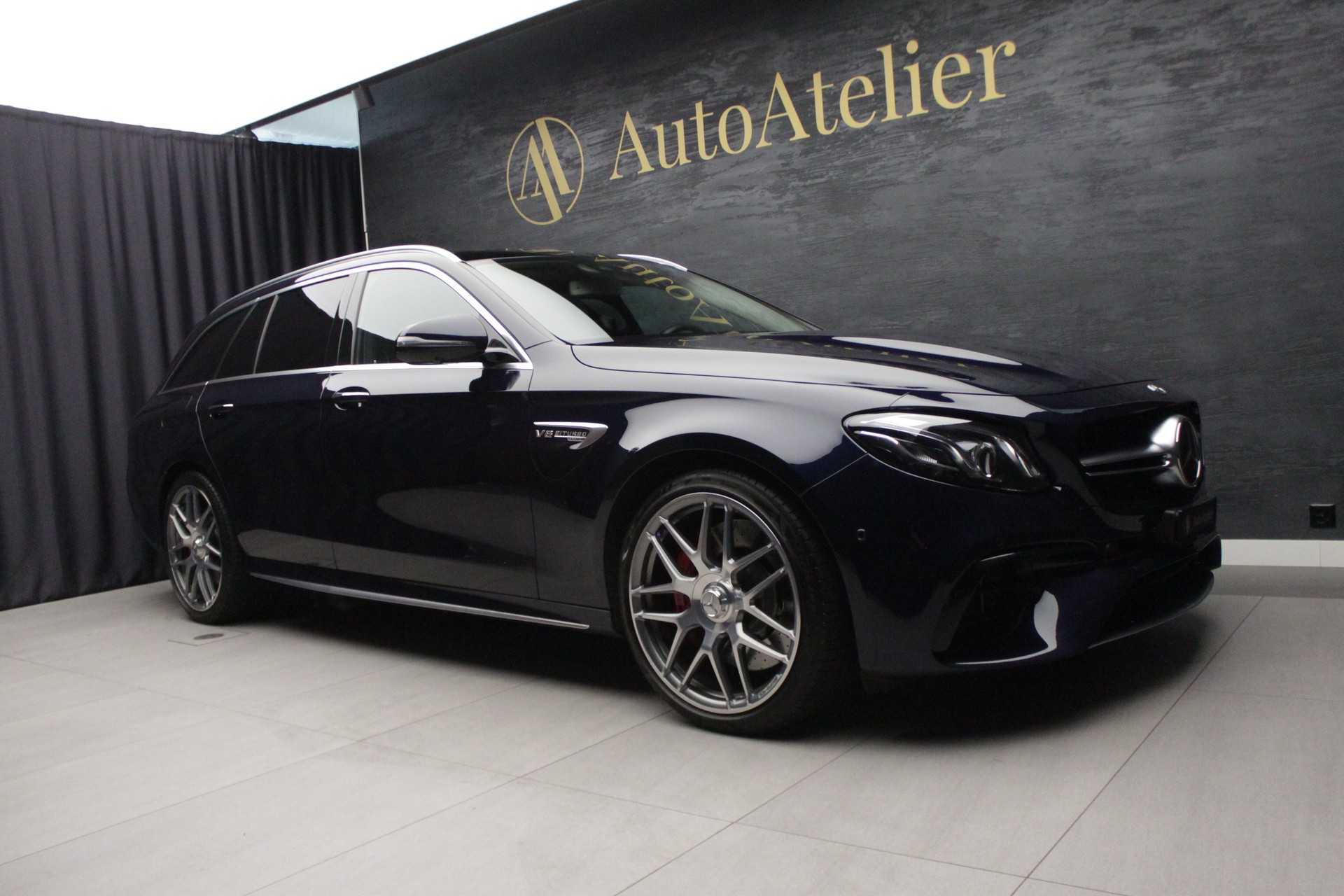 MERCEDES-BENZ E 63 AMG S 4 Matic 9G-Tronic-showroom-element-1