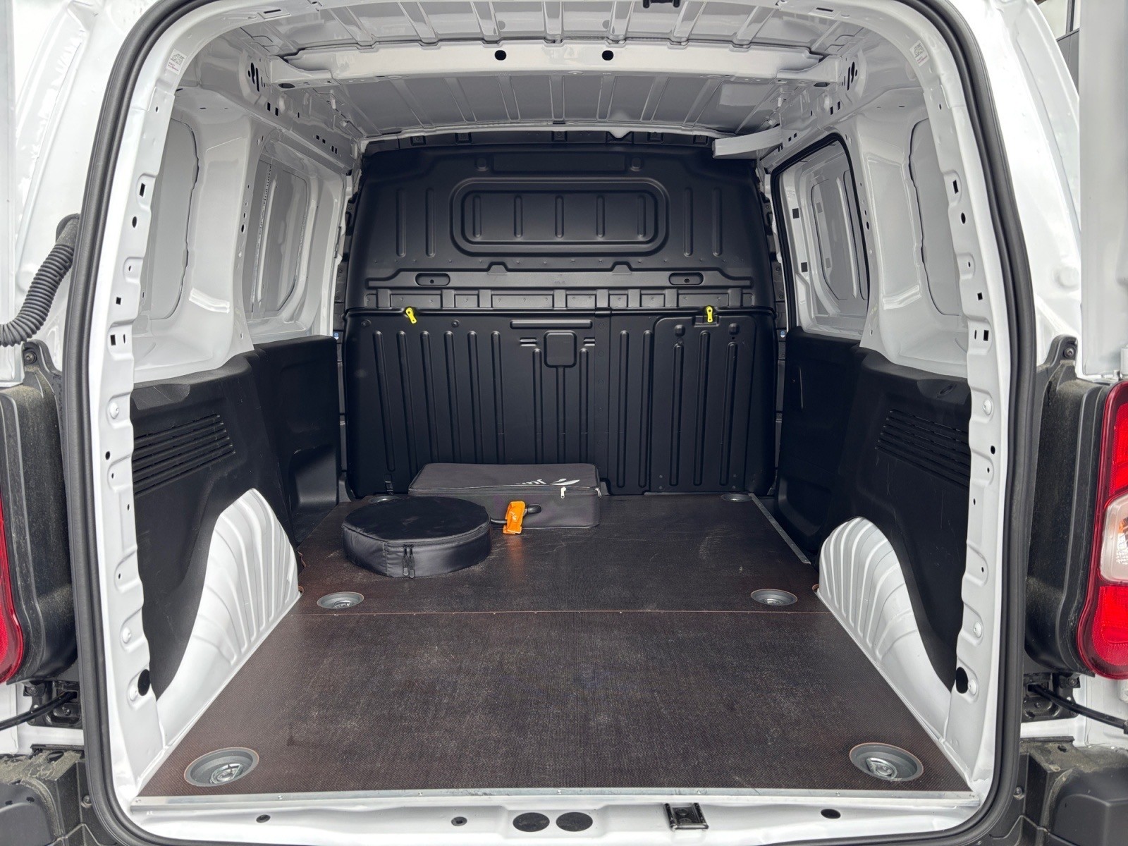 FIAT E-Doblo L1 50kWh 800kg Easy Pro-image-7