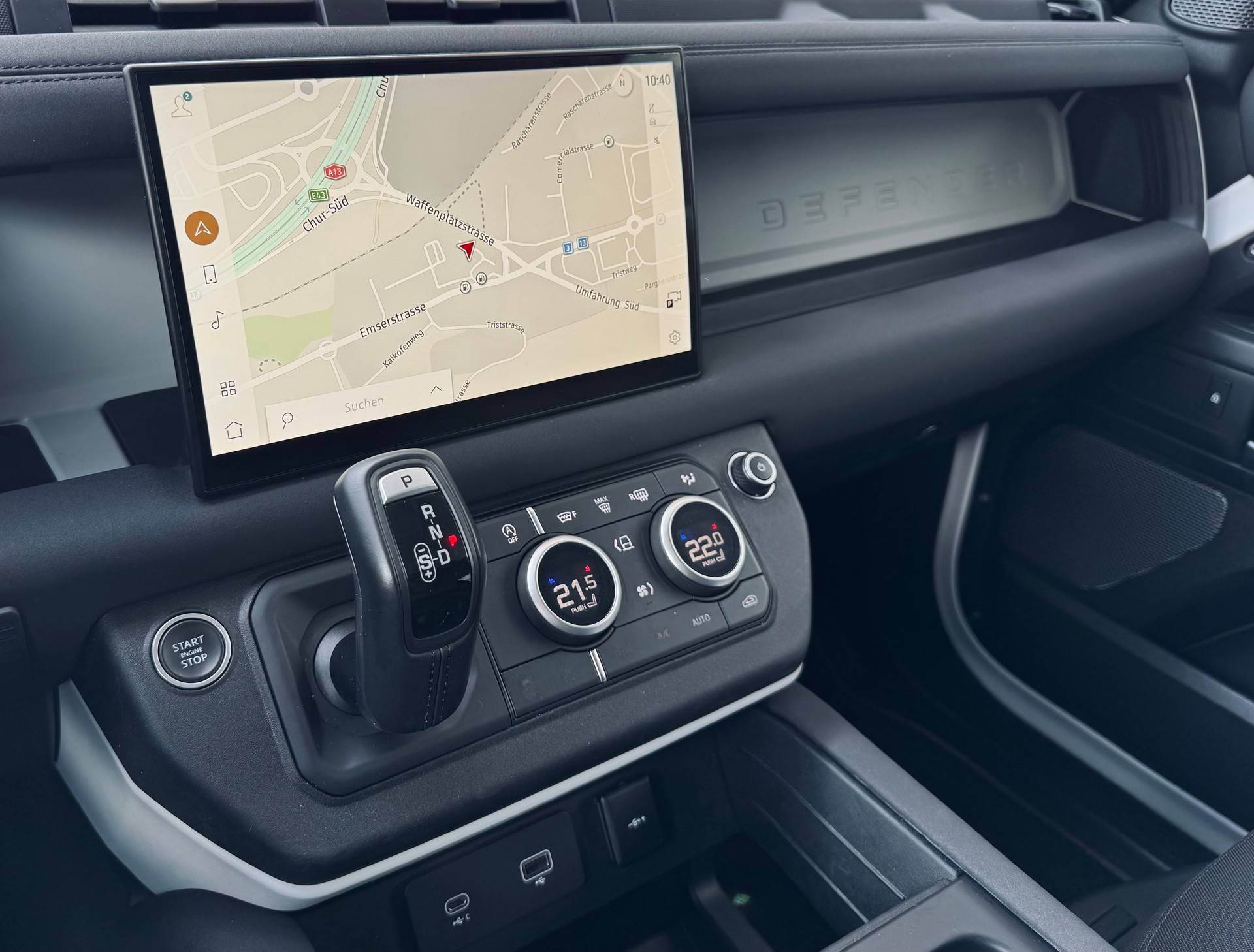 LAND ROVER Defender Hard Top 90 3.0D I6 200 AT8-image-16