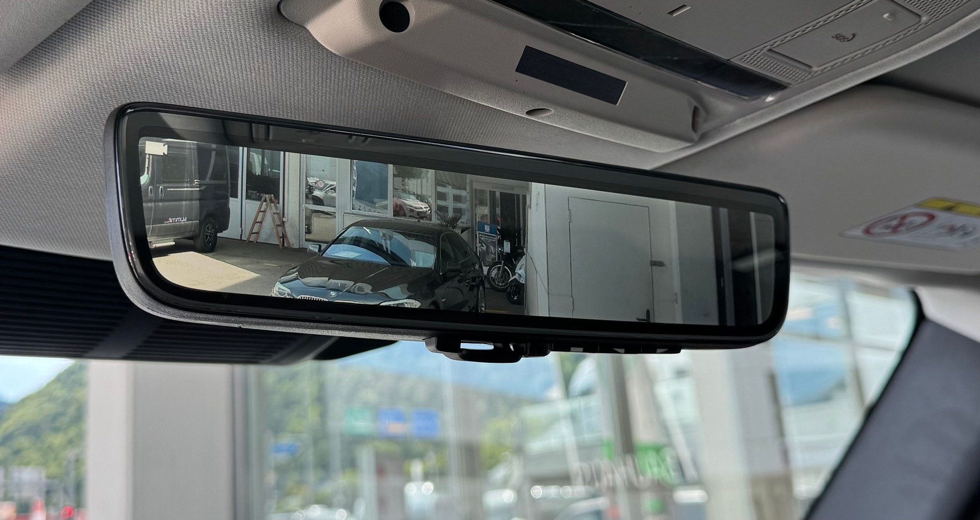 LAND ROVER Defender Hard Top 90 3.0D I6 200 AT8-image-15