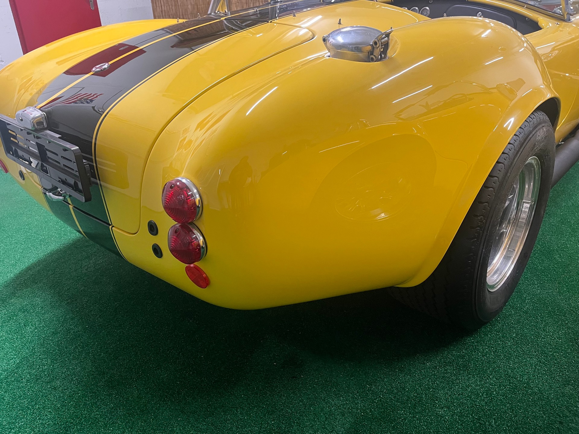 AC Cobra Shamrock-image-8