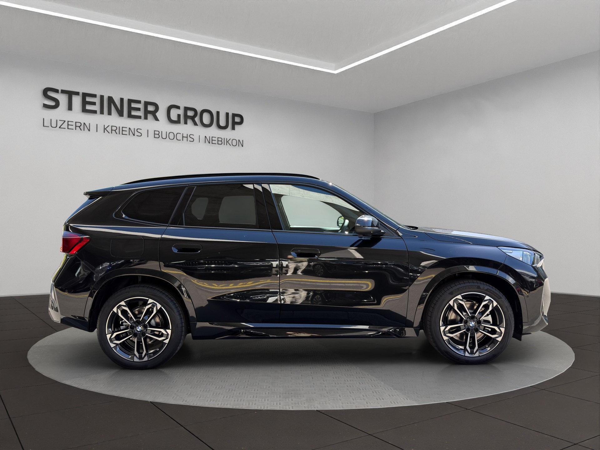 BMW X1 sDrive 20i 48V M Sport-showroom-element-3