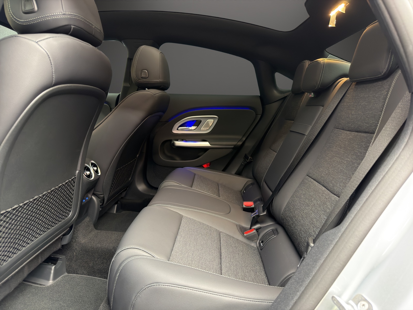MERCEDES-BENZ CLA 220 4MATIC Coupé-image-9