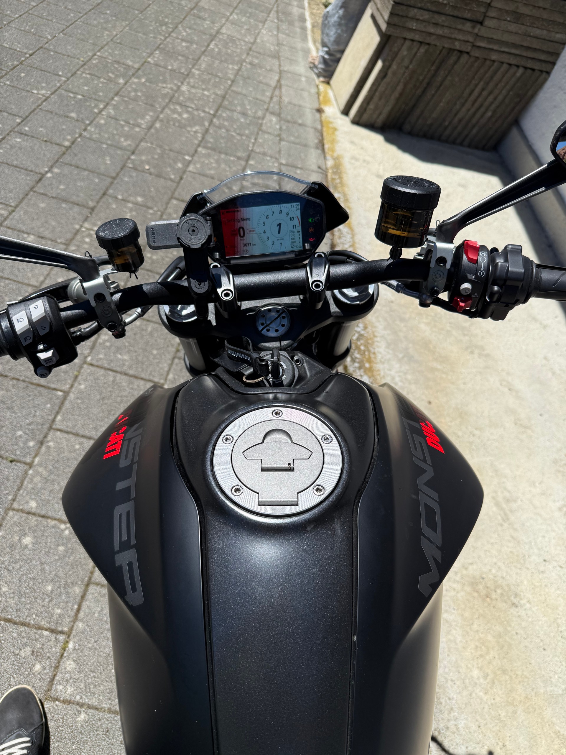 DUCATI Monster + 937 Dark Stealth (35kW)-image-6