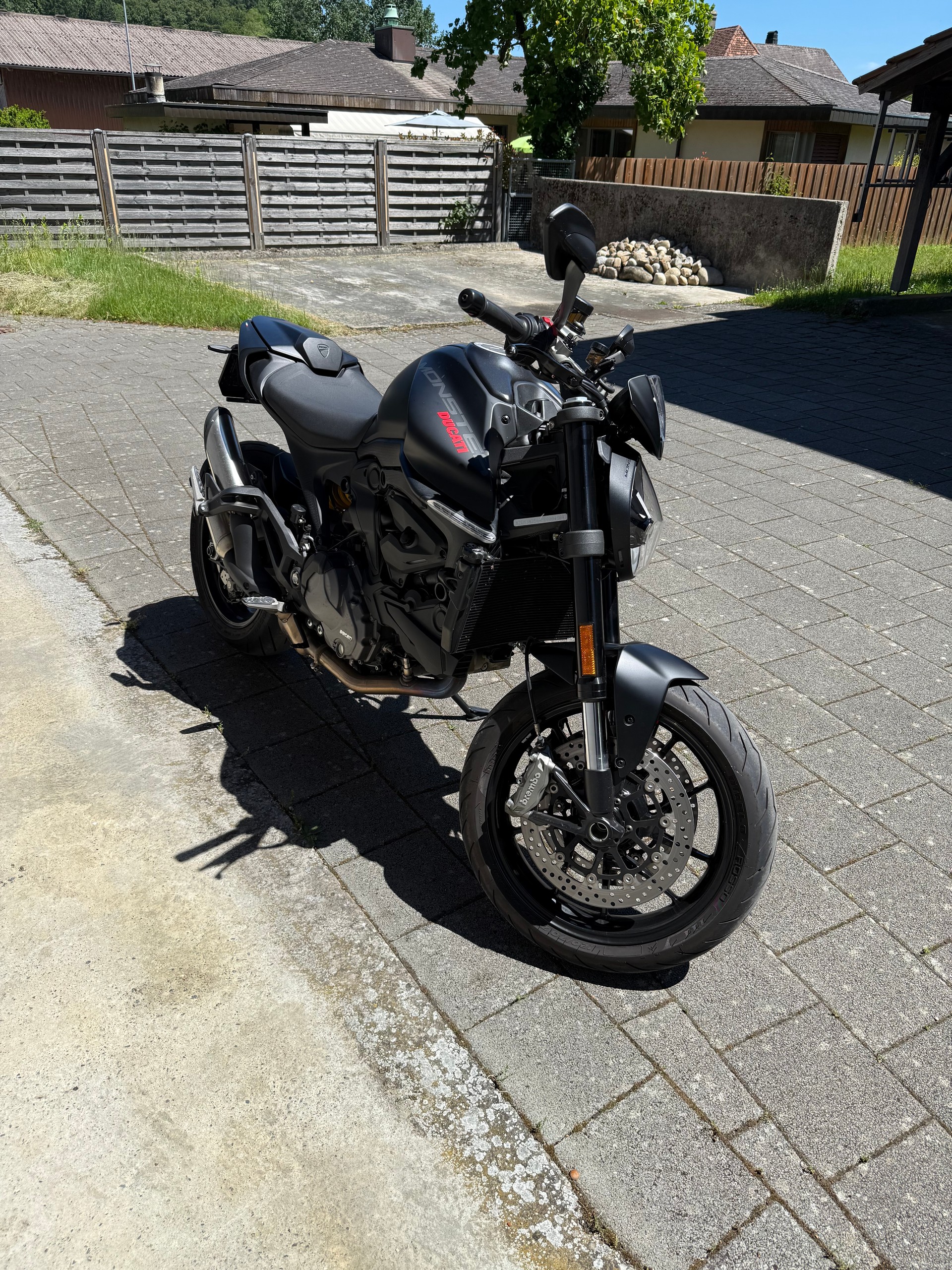 DUCATI Monster + 937 Dark Stealth (35kW)-image-2