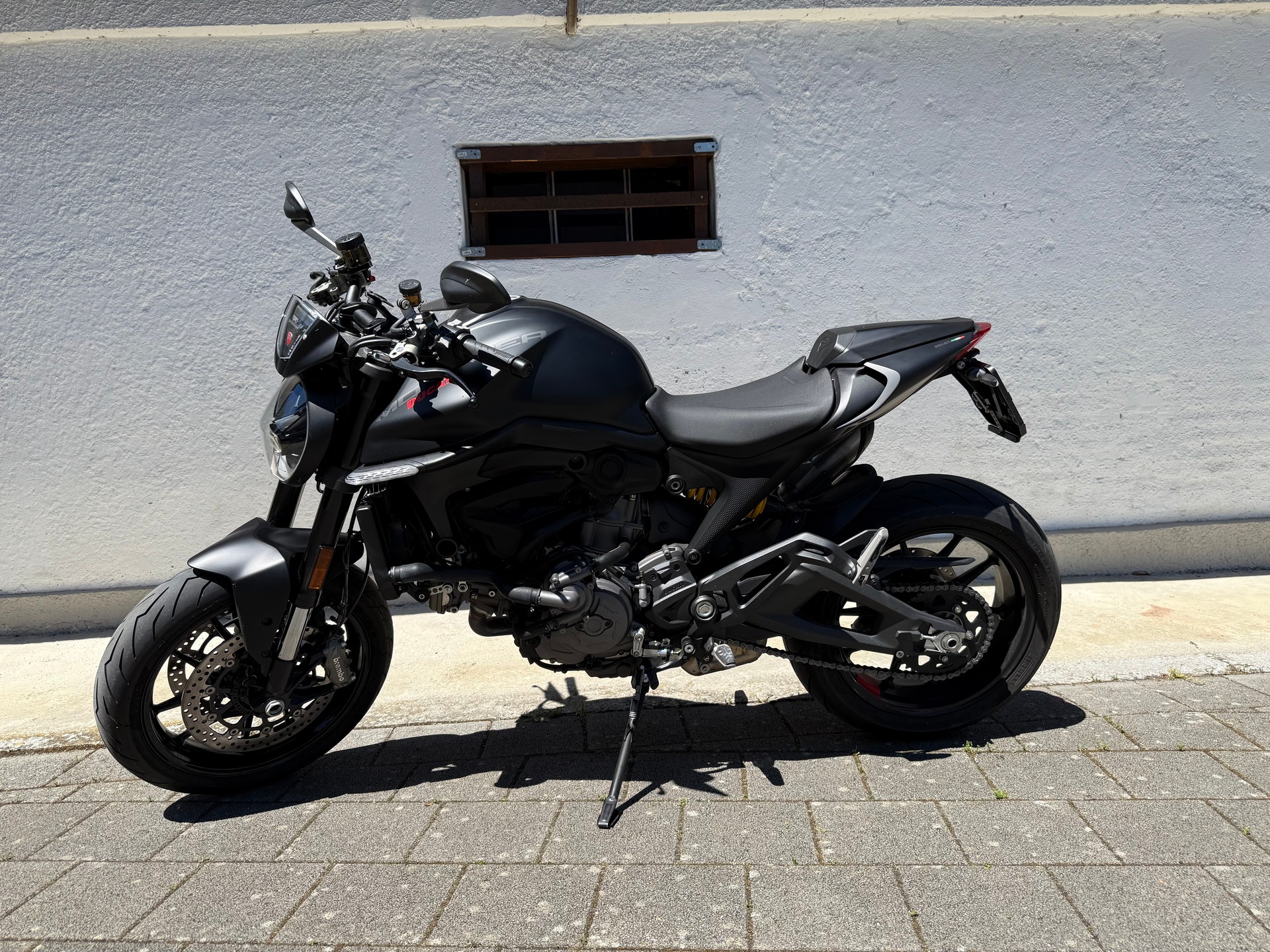 DUCATI Monster + 937 Dark Stealth (35kW)-image-1