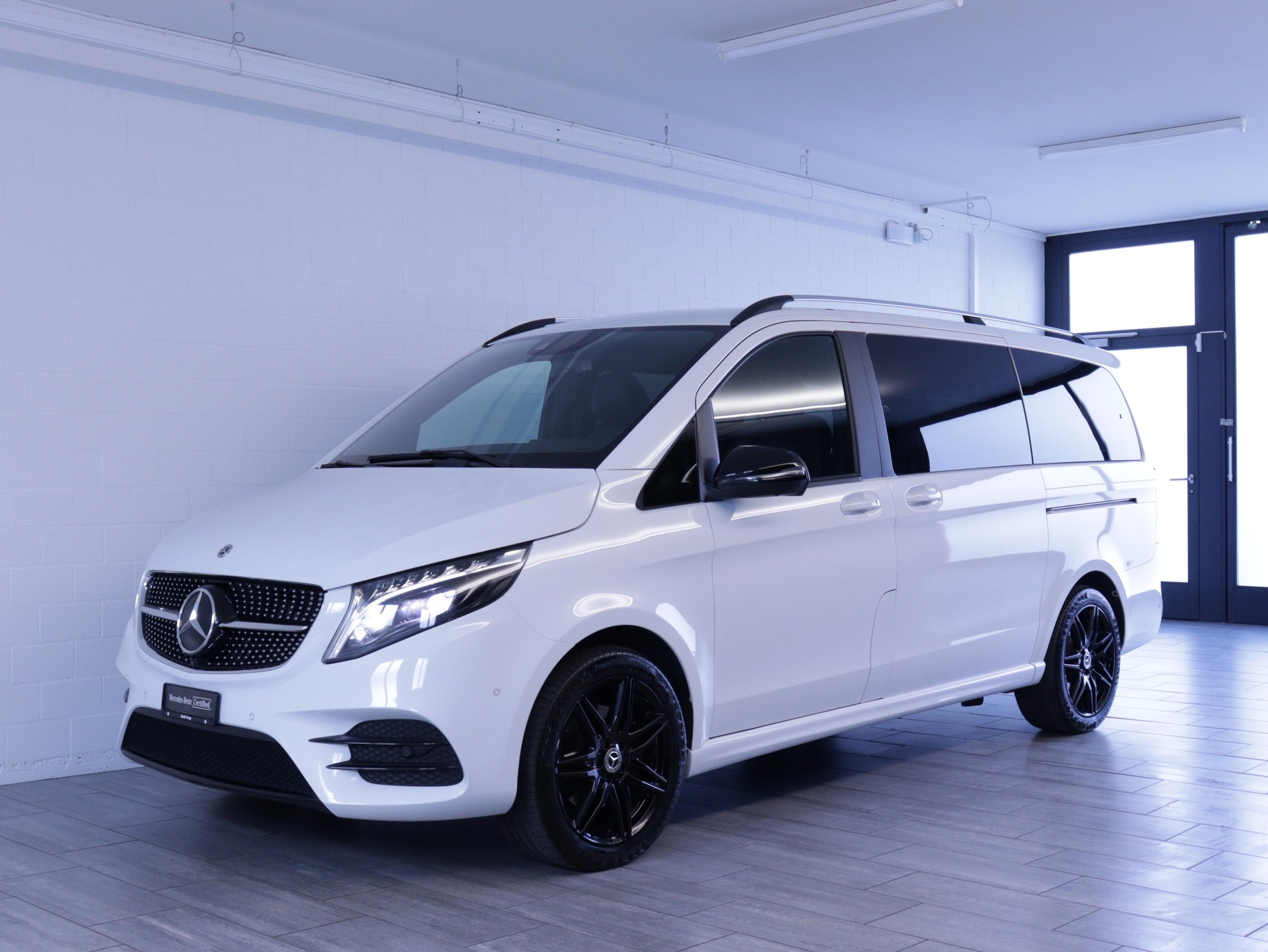 MERCEDES-BENZ V 300 d Swiss Edition AMG Line lang Van