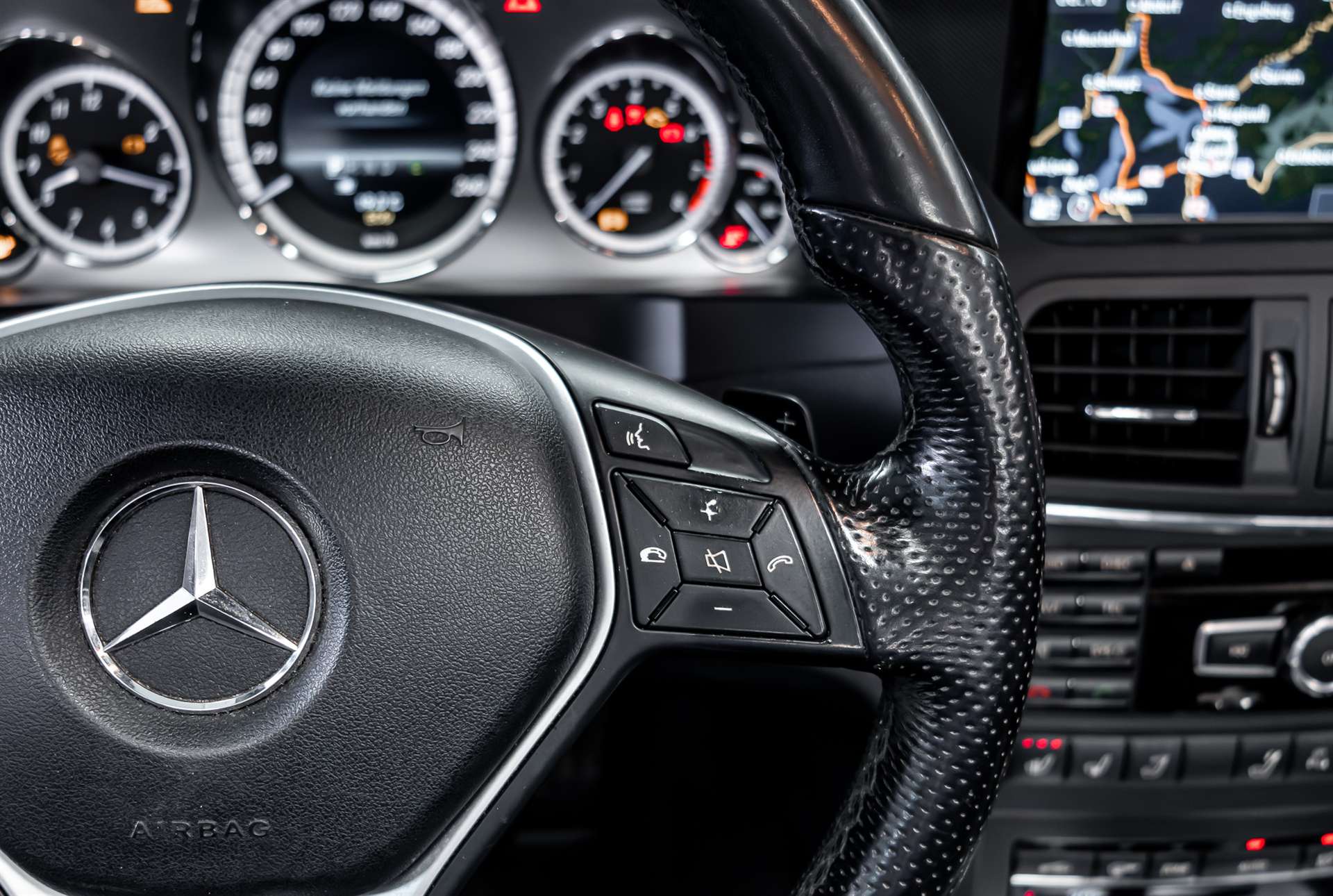 MERCEDES-BENZ E 250 CGI BlueEfficiency 7G-Tronic-image-12