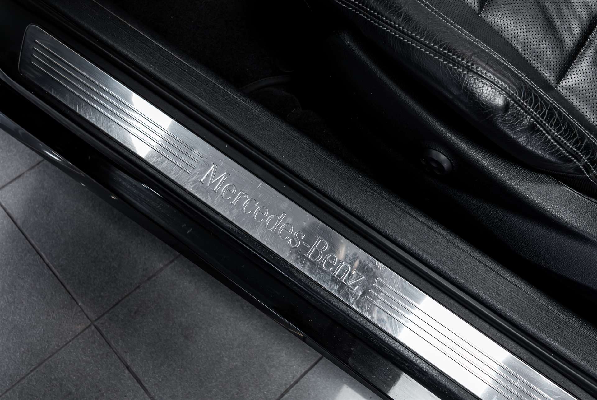 MERCEDES-BENZ E 250 CGI BlueEfficiency 7G-Tronic-image-23