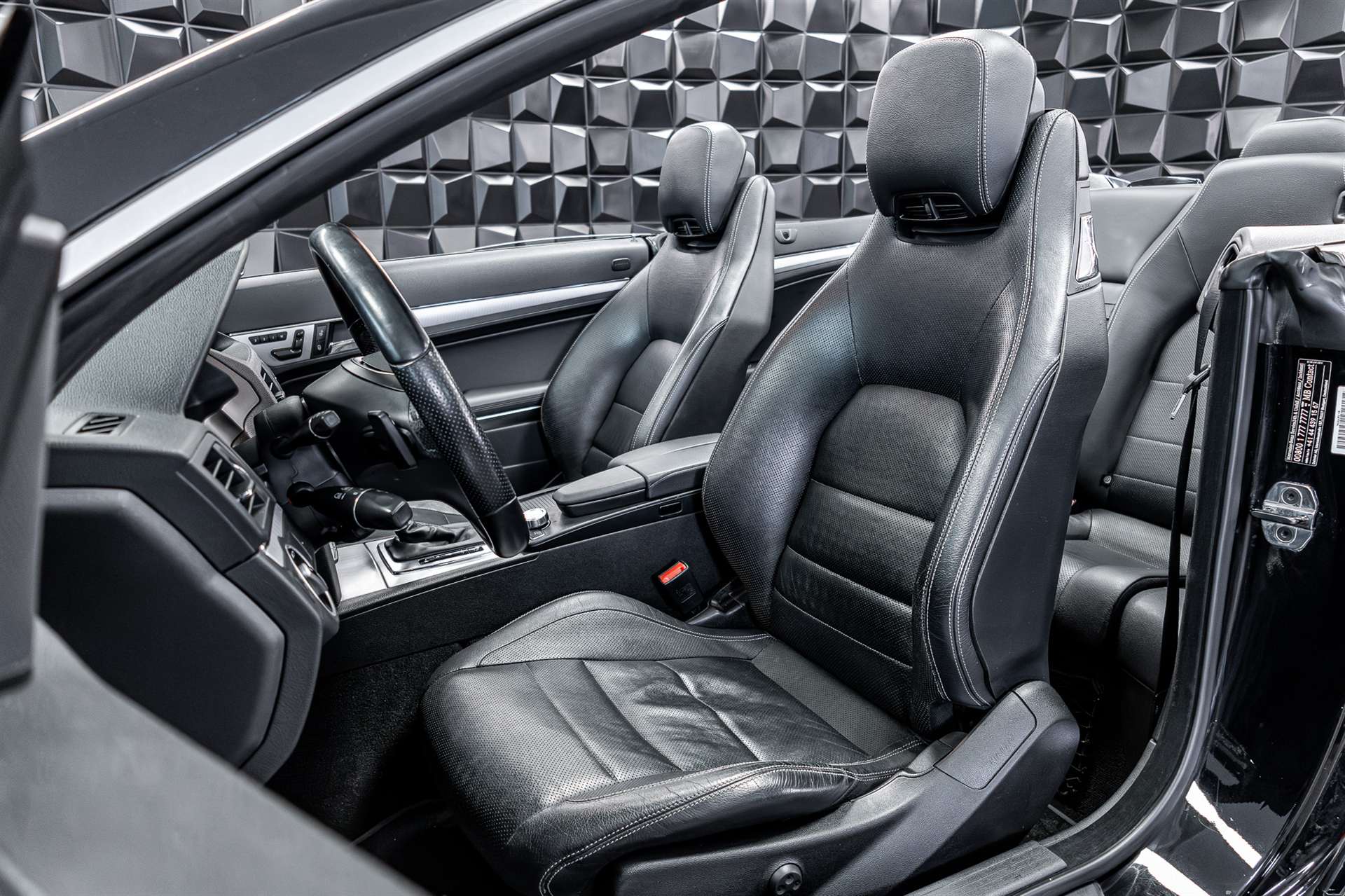 MERCEDES-BENZ E 250 CGI BlueEfficiency 7G-Tronic-image-15