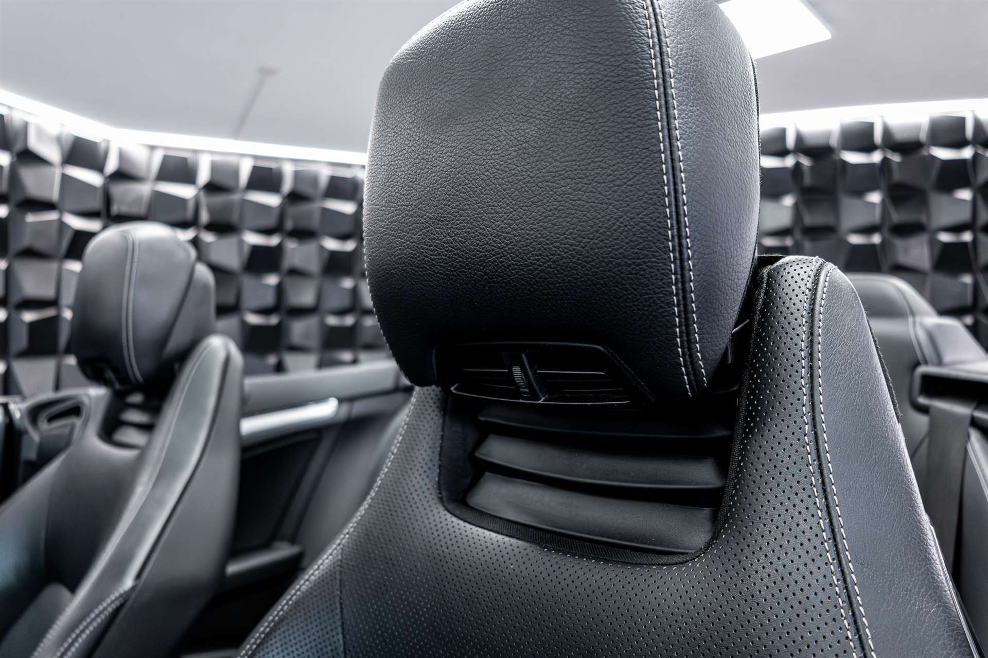 MERCEDES-BENZ E 250 CGI BlueEfficiency 7G-Tronic-image-16