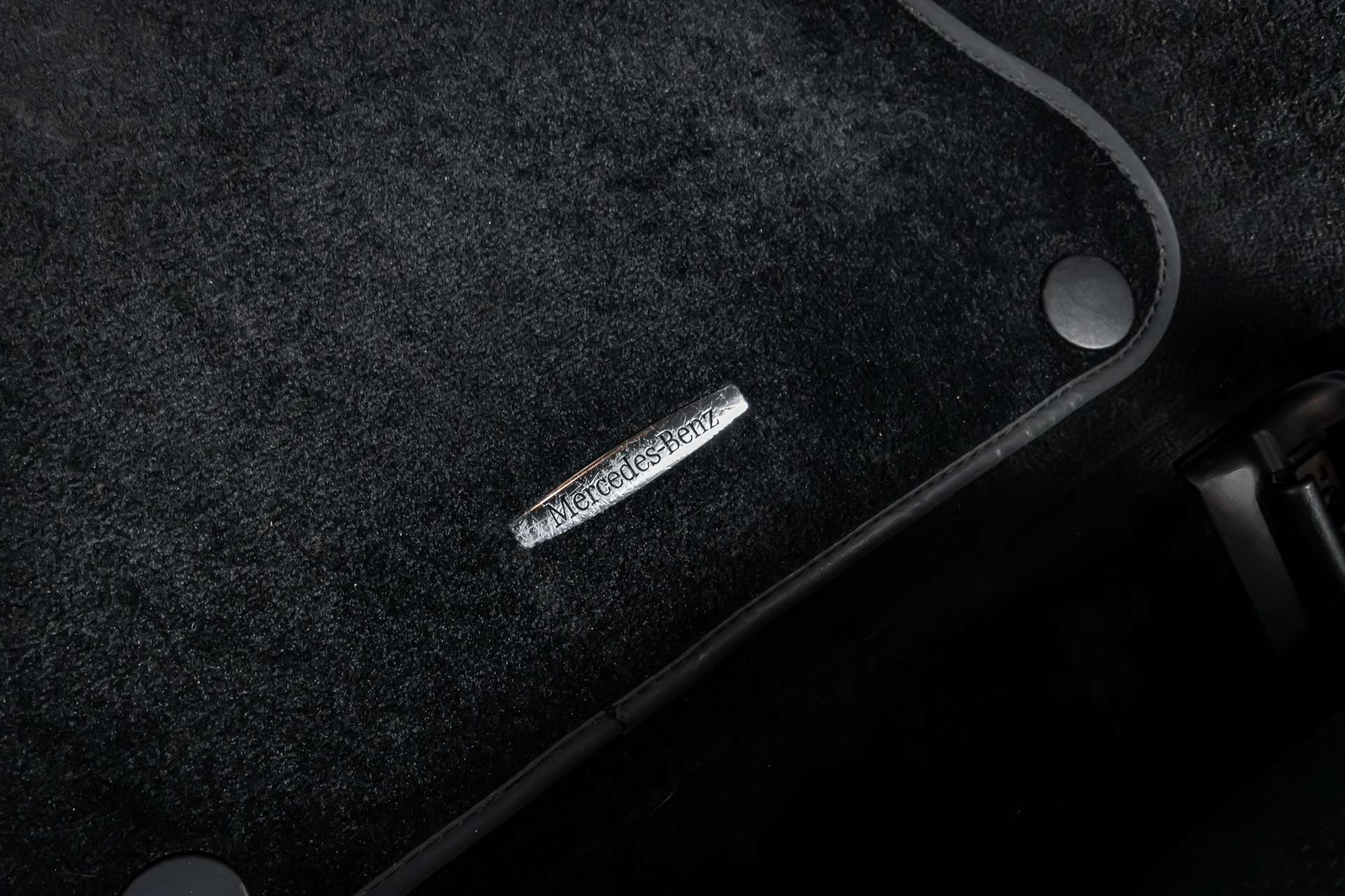 MERCEDES-BENZ E 250 CGI BlueEfficiency 7G-Tronic-image-24