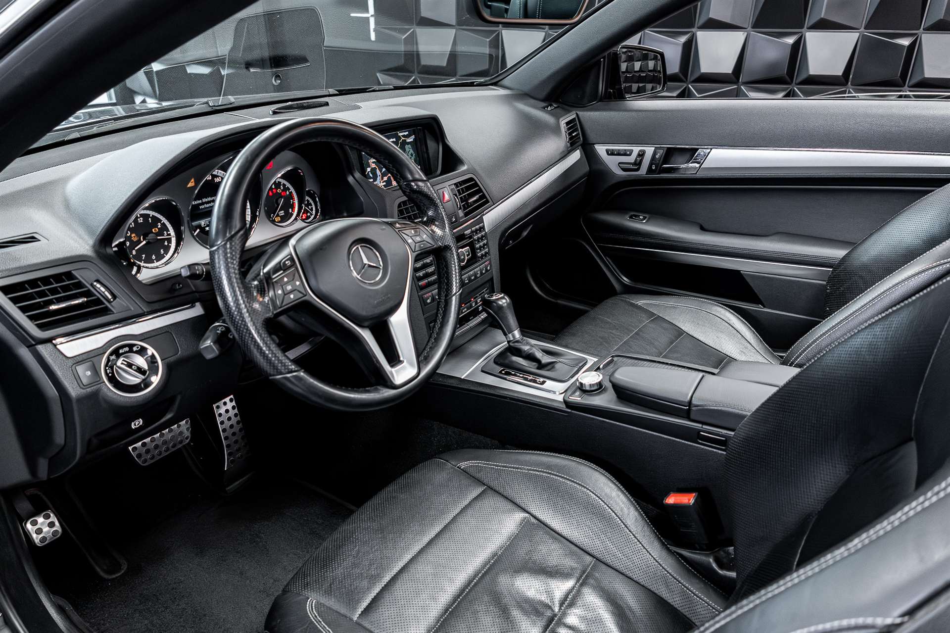 MERCEDES-BENZ E 250 CGI BlueEfficiency 7G-Tronic-image-14