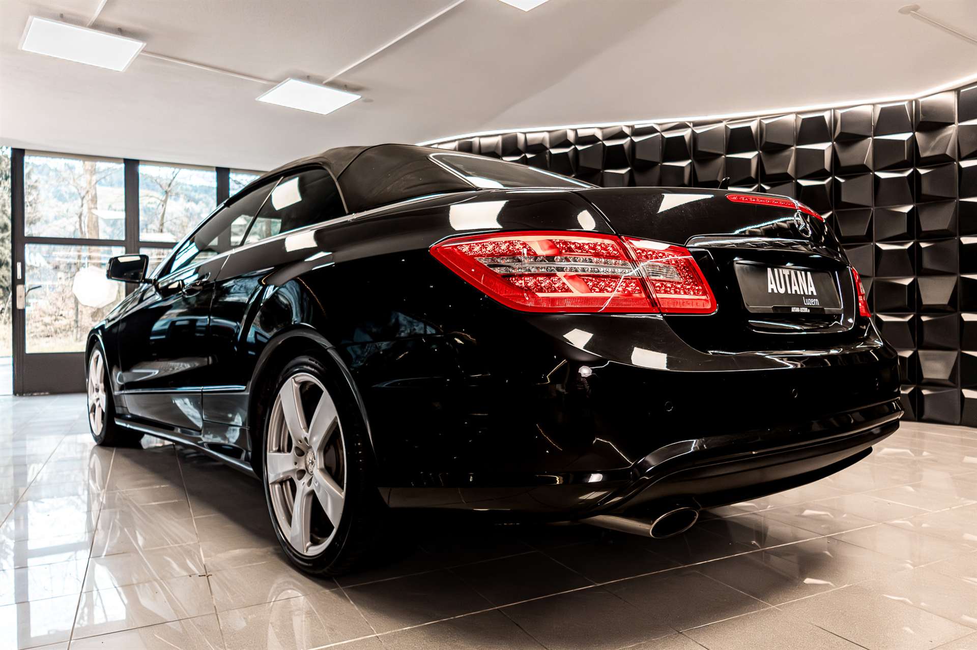 MERCEDES-BENZ E 250 CGI BlueEfficiency 7G-Tronic-image-28