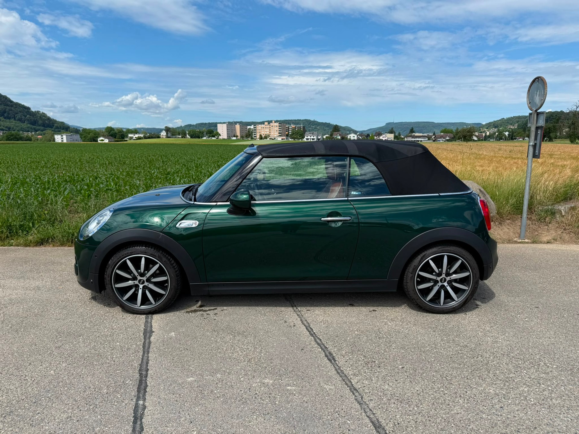 MINI Cooper S Cabriolet-image-1