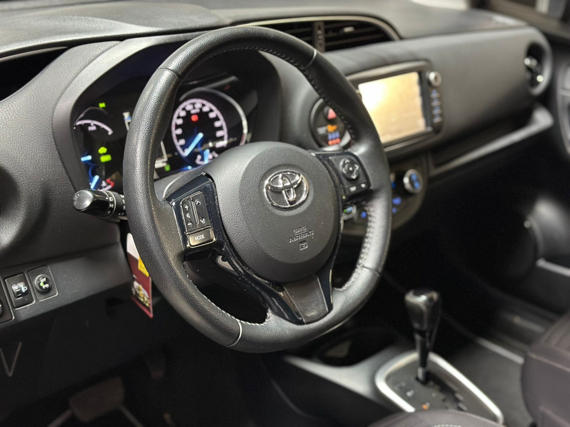TOYOTA Yaris 1.5 VVT-i Hybrid Comfort e-CVT-image-6