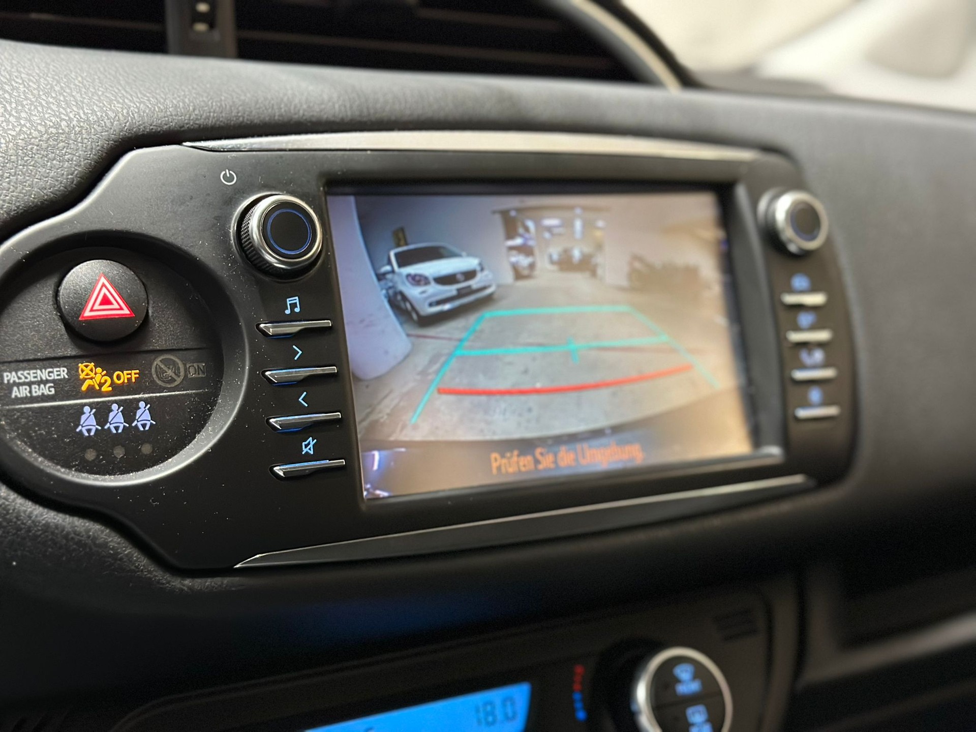 TOYOTA Yaris 1.5 VVT-i Hybrid Comfort e-CVT-image-8