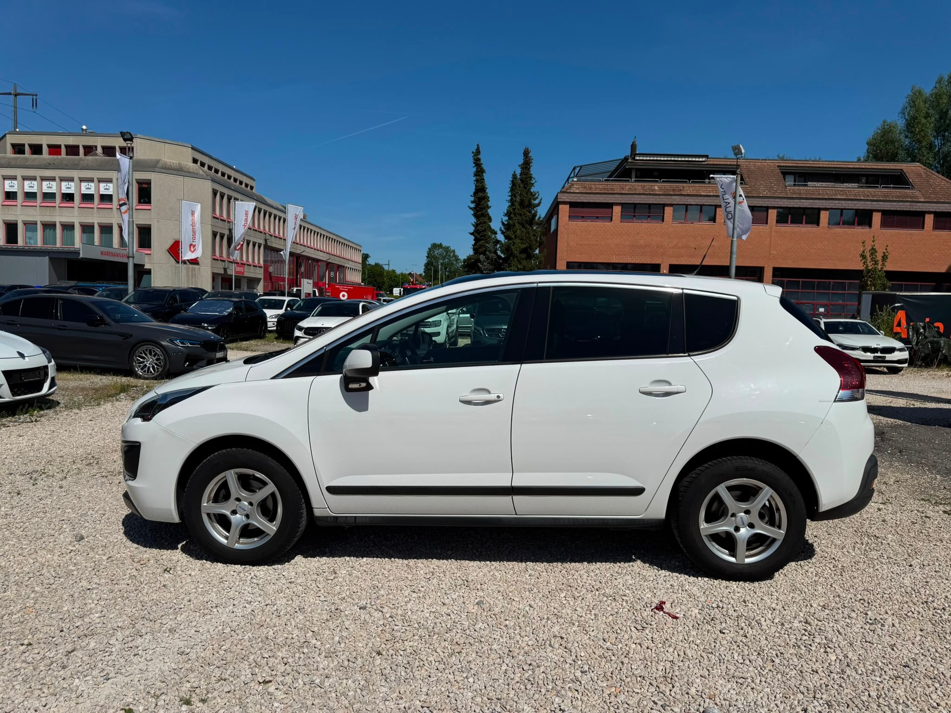 PEUGEOT 3008 1.2 Business Line-image-6
