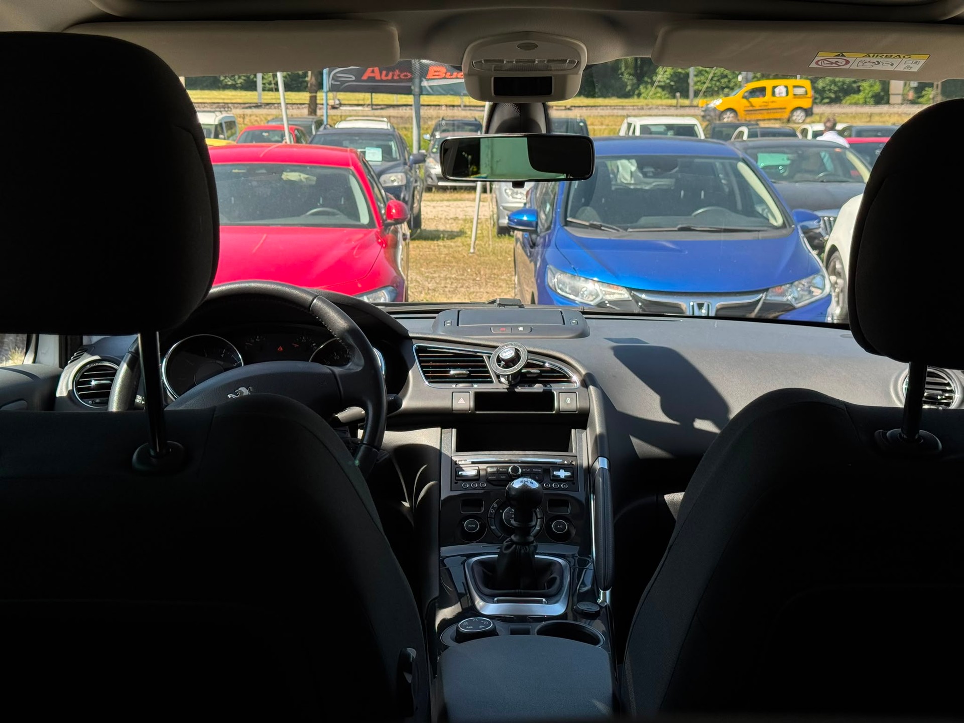 PEUGEOT 3008 1.2 Business Line-image-8
