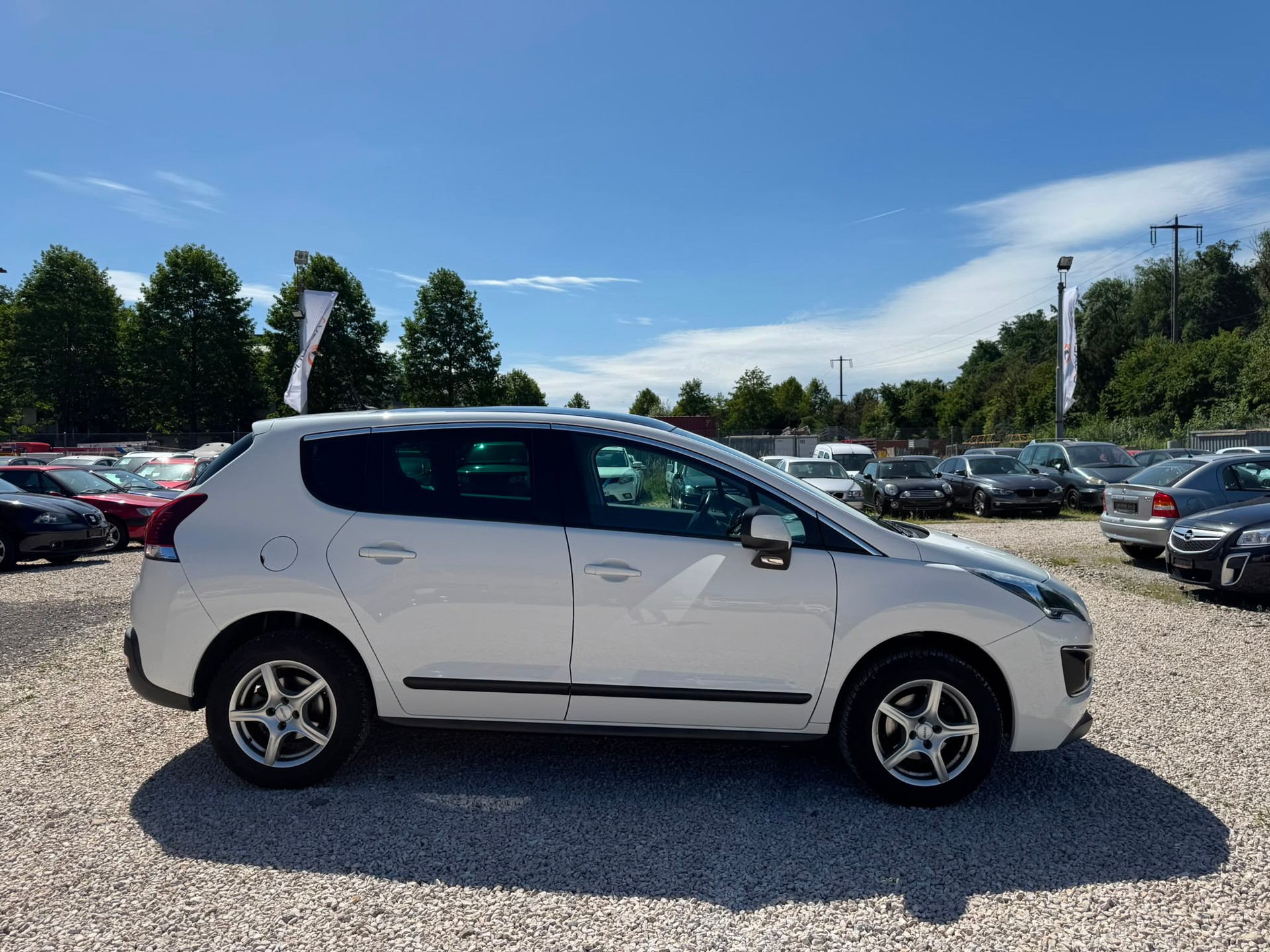 PEUGEOT 3008 1.2 Business Line-showroom-element-3