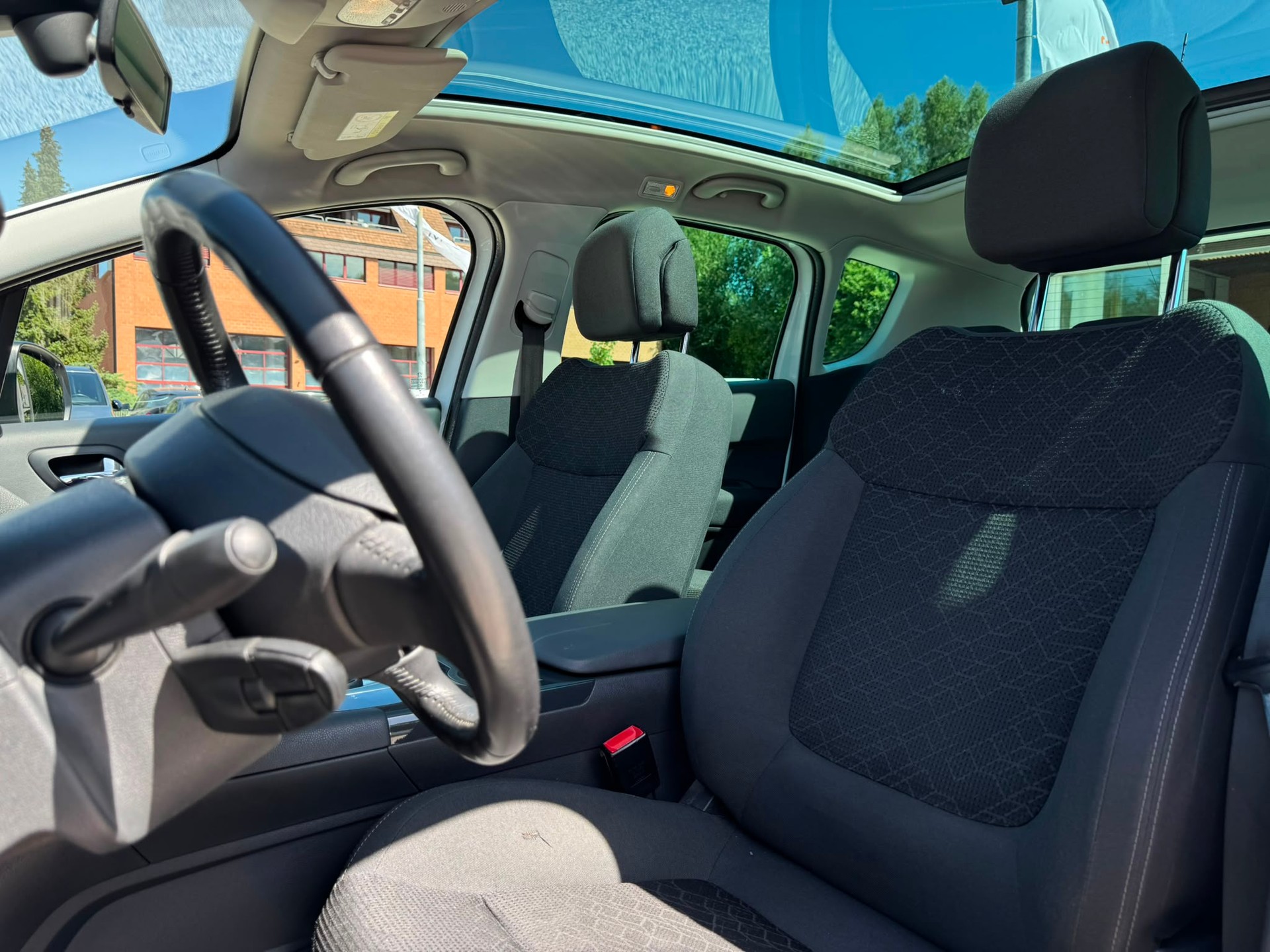PEUGEOT 3008 1.2 Business Line-image-16