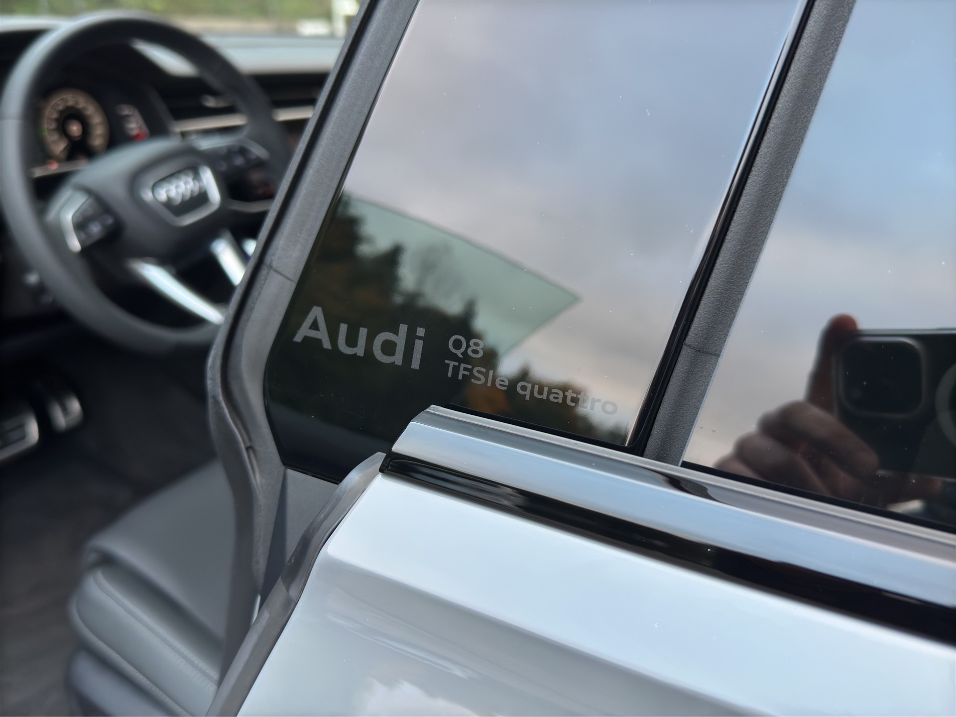 AUDI Q8 TFSI e quattro Competition 4x4 360 kW-image-11