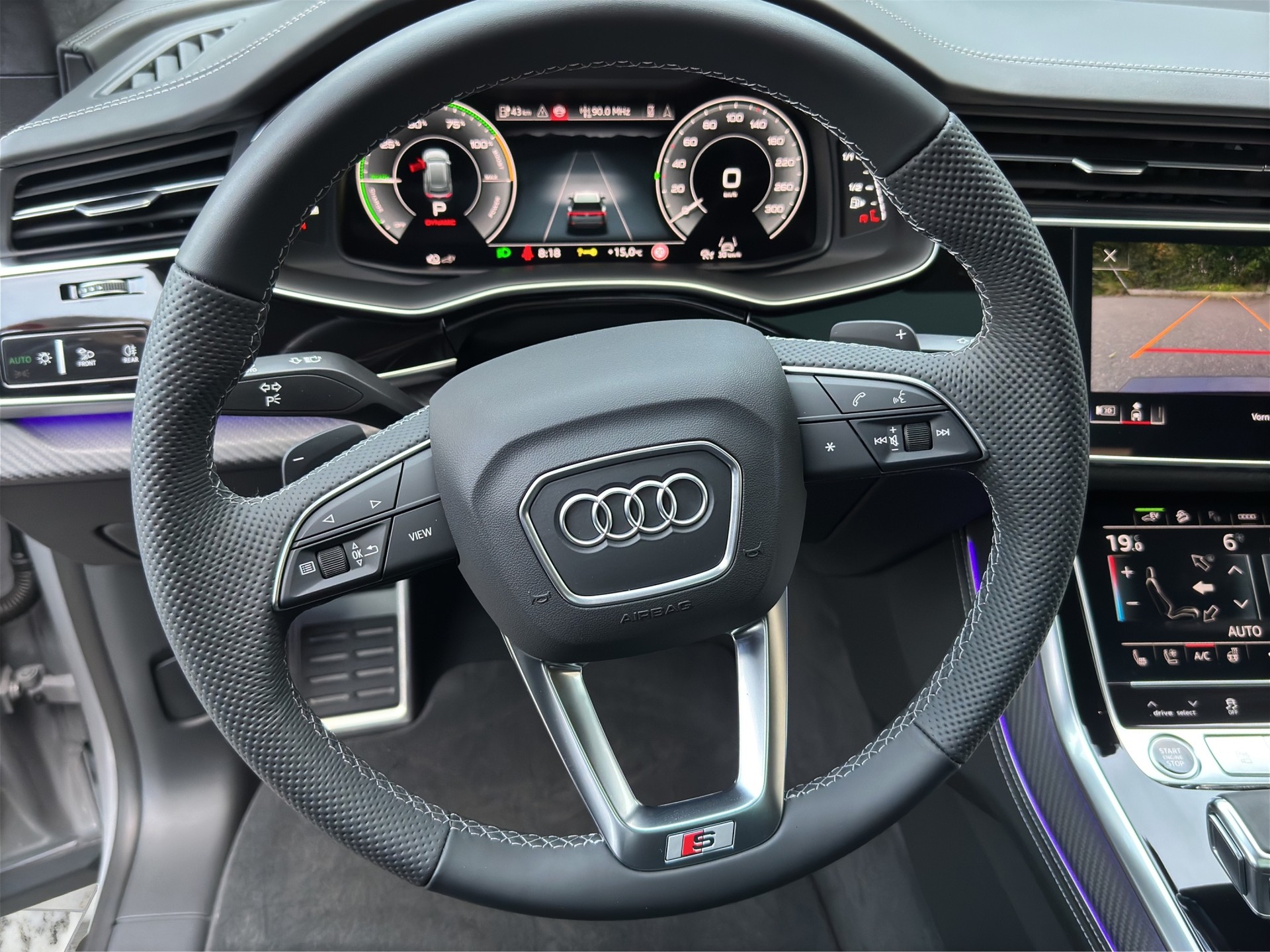 AUDI Q8 TFSI e quattro Competition 4x4 360 kW-image-20