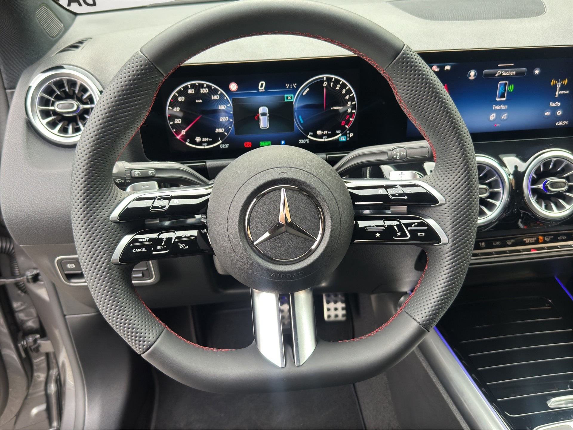 MERCEDES-BENZ GLA 250 e 8G-DCT AMG Line Night Paket FACELIFT-image-15