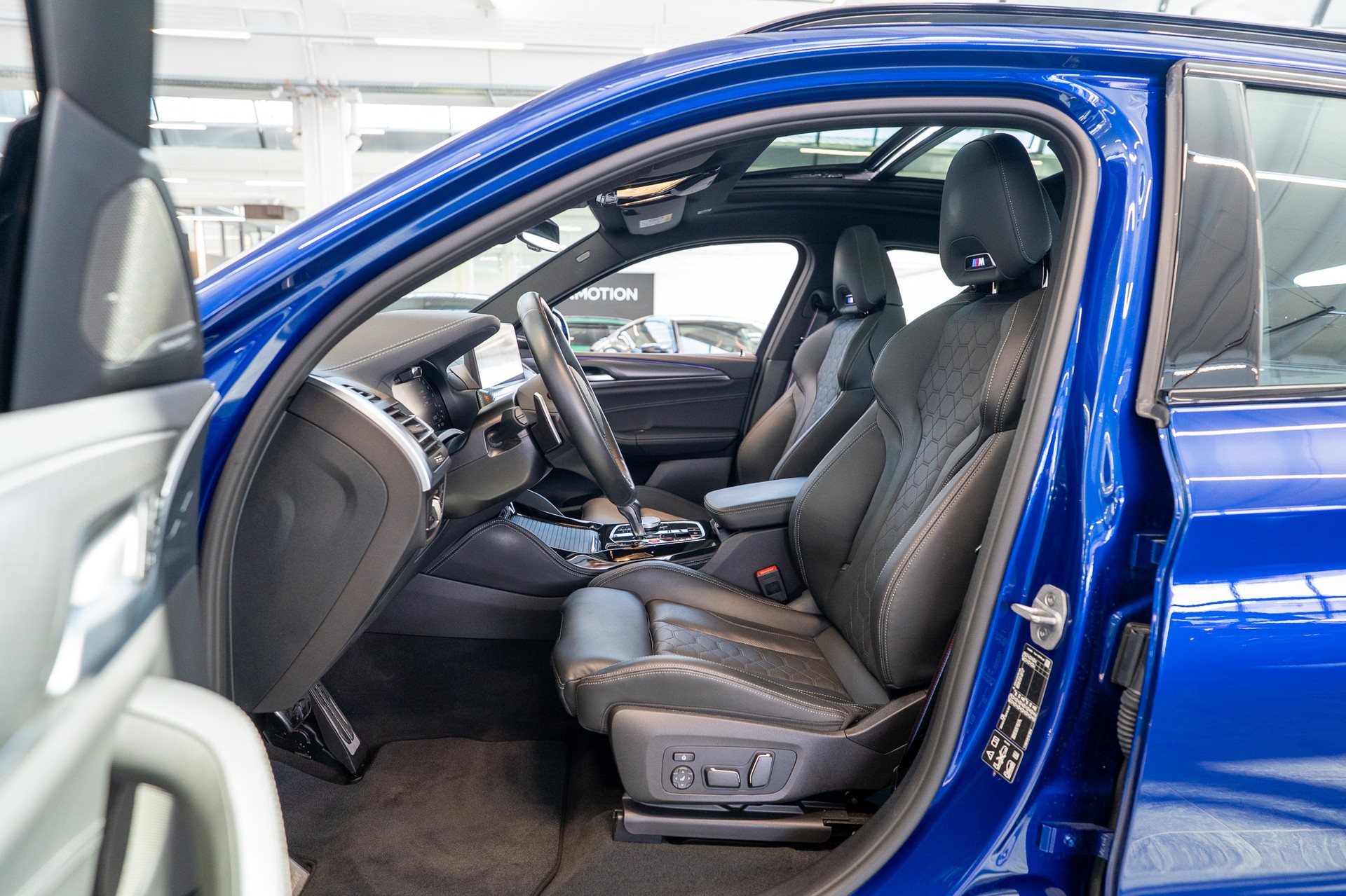 BMW X4 M Competition / HeadUp / Panorama / Rückfahrkamera /-image-8