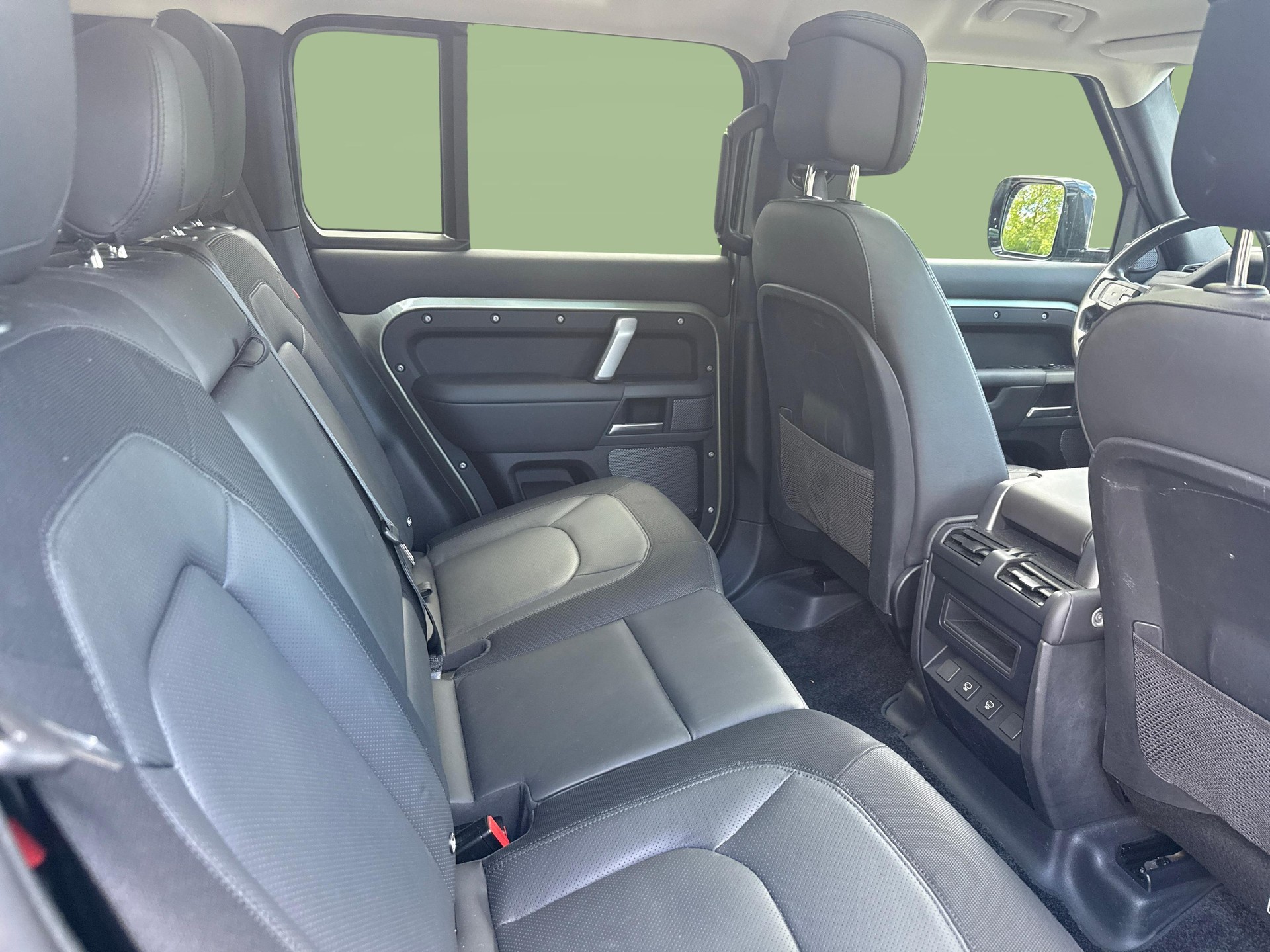 LAND ROVER Defender 110 3.0 D I6 300 X-Dynamic HSE mit Standheizung-image-10