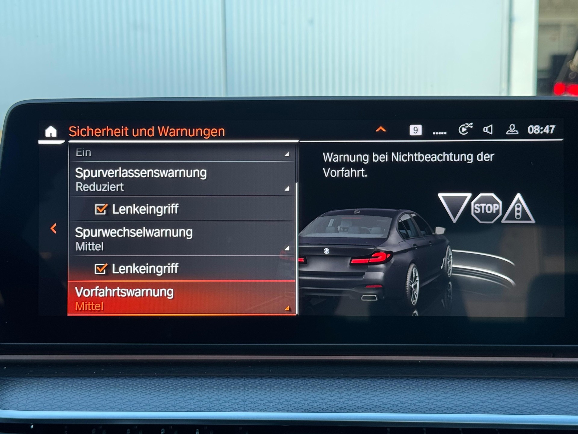 BMW M550i xDrive M Sport Pro Steptronic-image-27