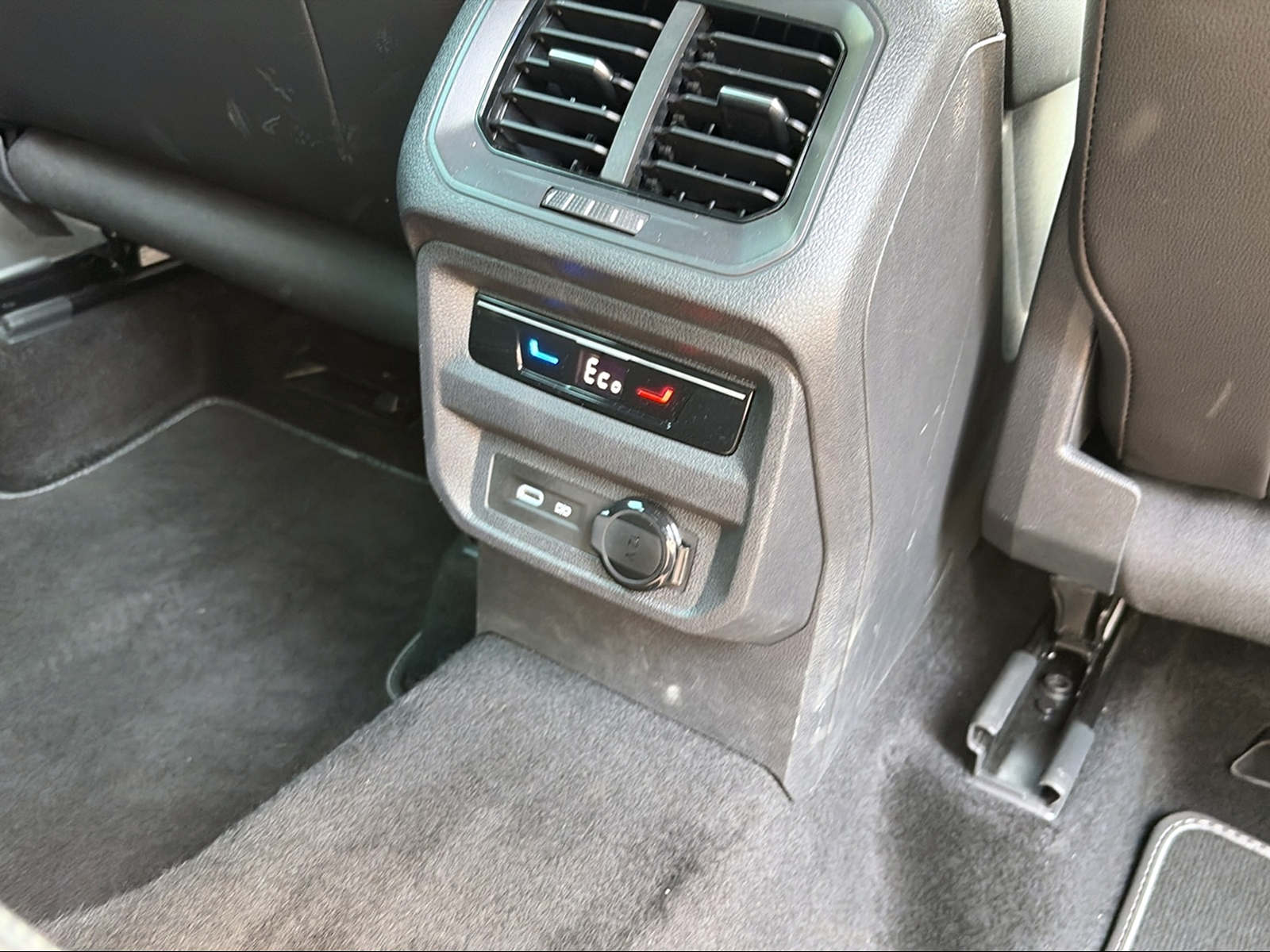 VW Tiguan 1.4TSI PHEV R-Line DSG-image-16