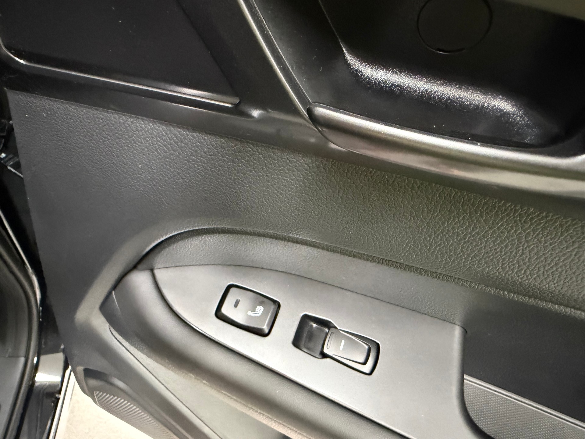 KGM-SsangYong Musso 2.2 Titanium 4WD A-image-9