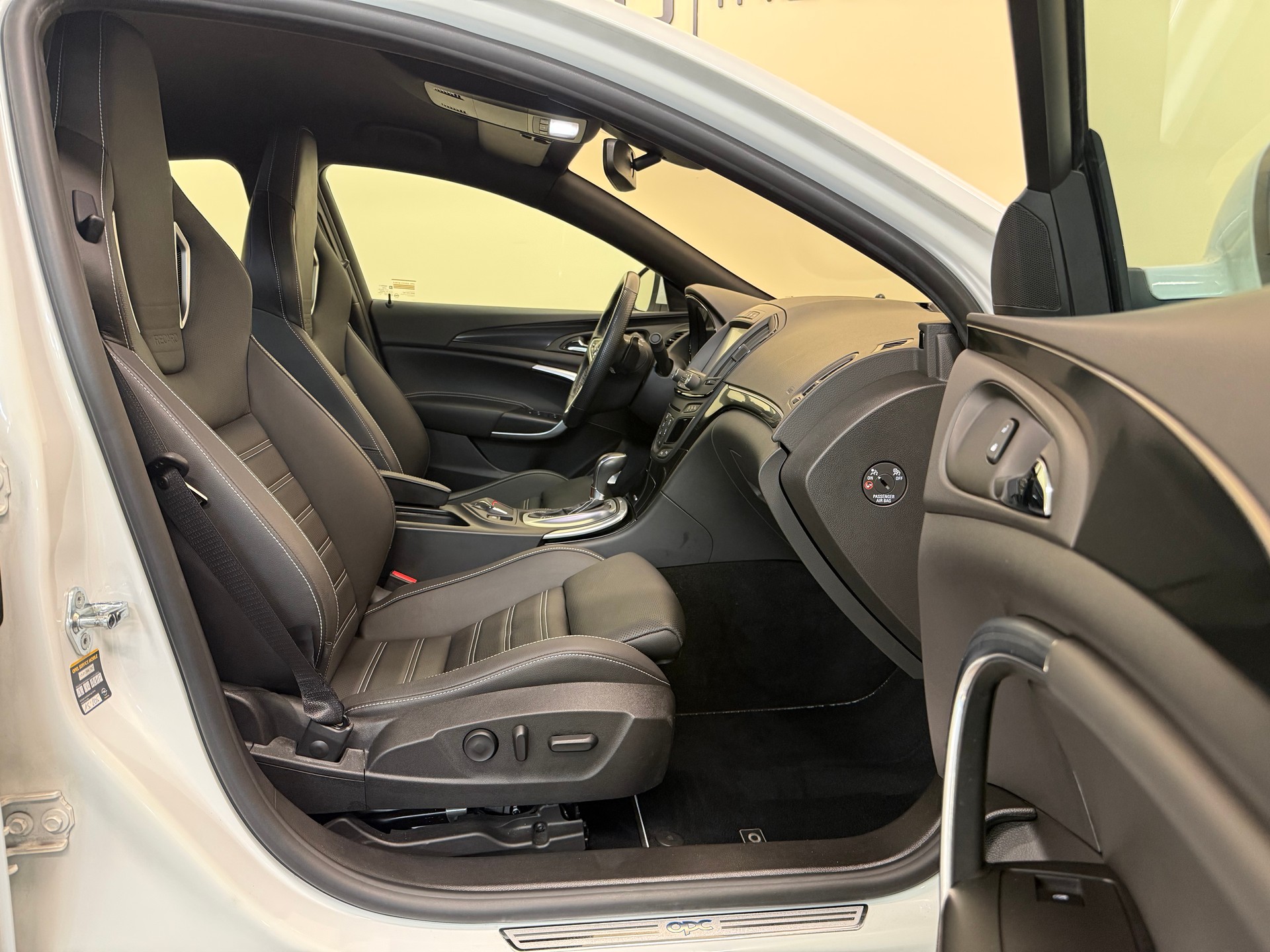 OPEL Insignia 2.8 Turbo OPC 4WD Automatic-image-24
