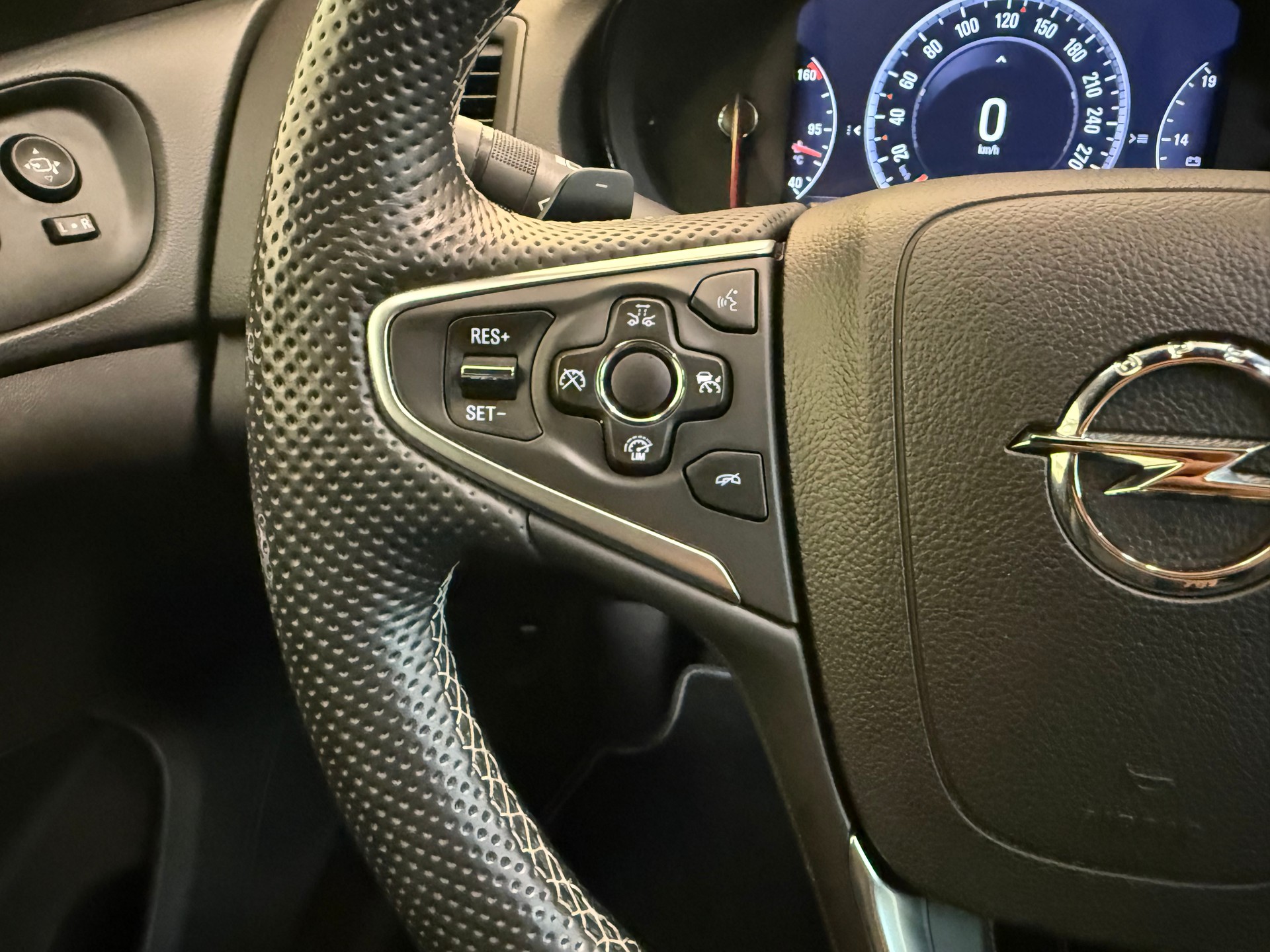 OPEL Insignia 2.8 Turbo OPC 4WD Automatic-image-28