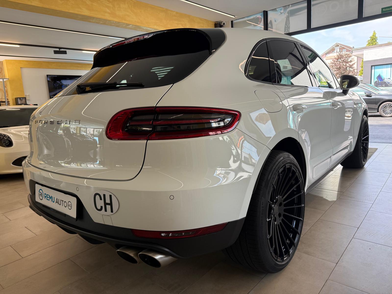PORSCHE Macan S PDK-showroom-element-2
