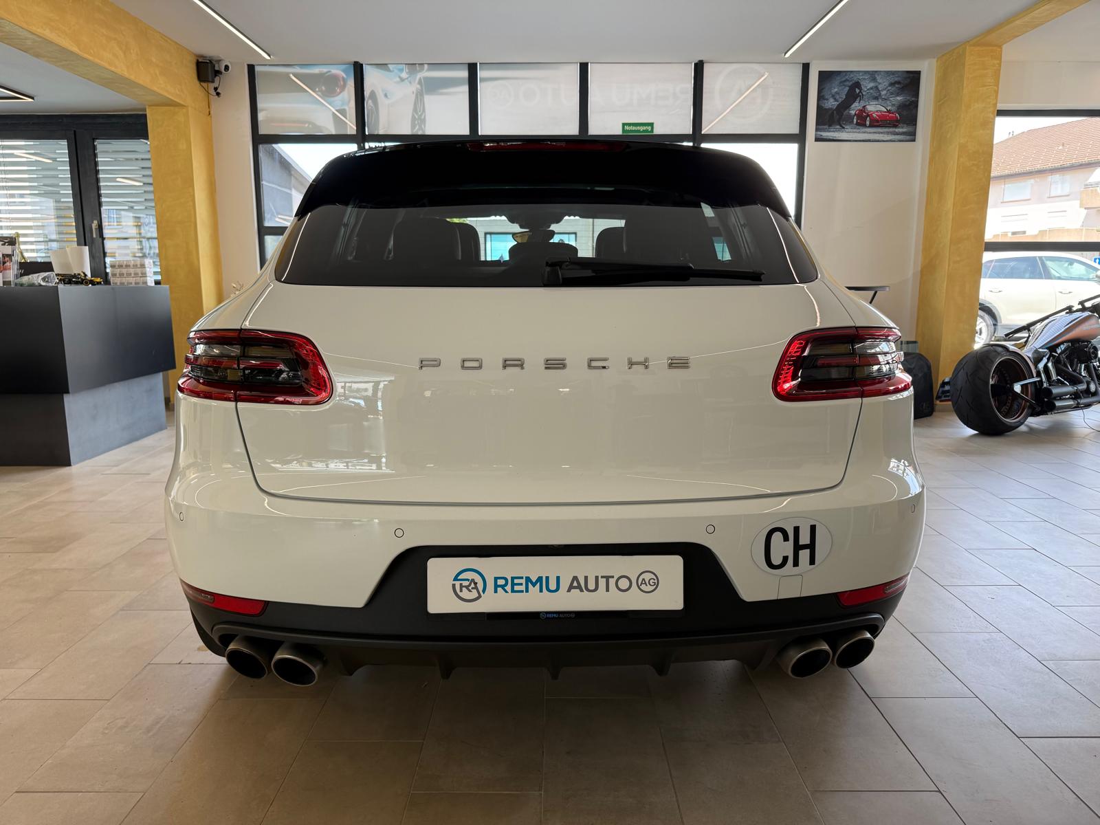 PORSCHE Macan S PDK-showroom-element-3