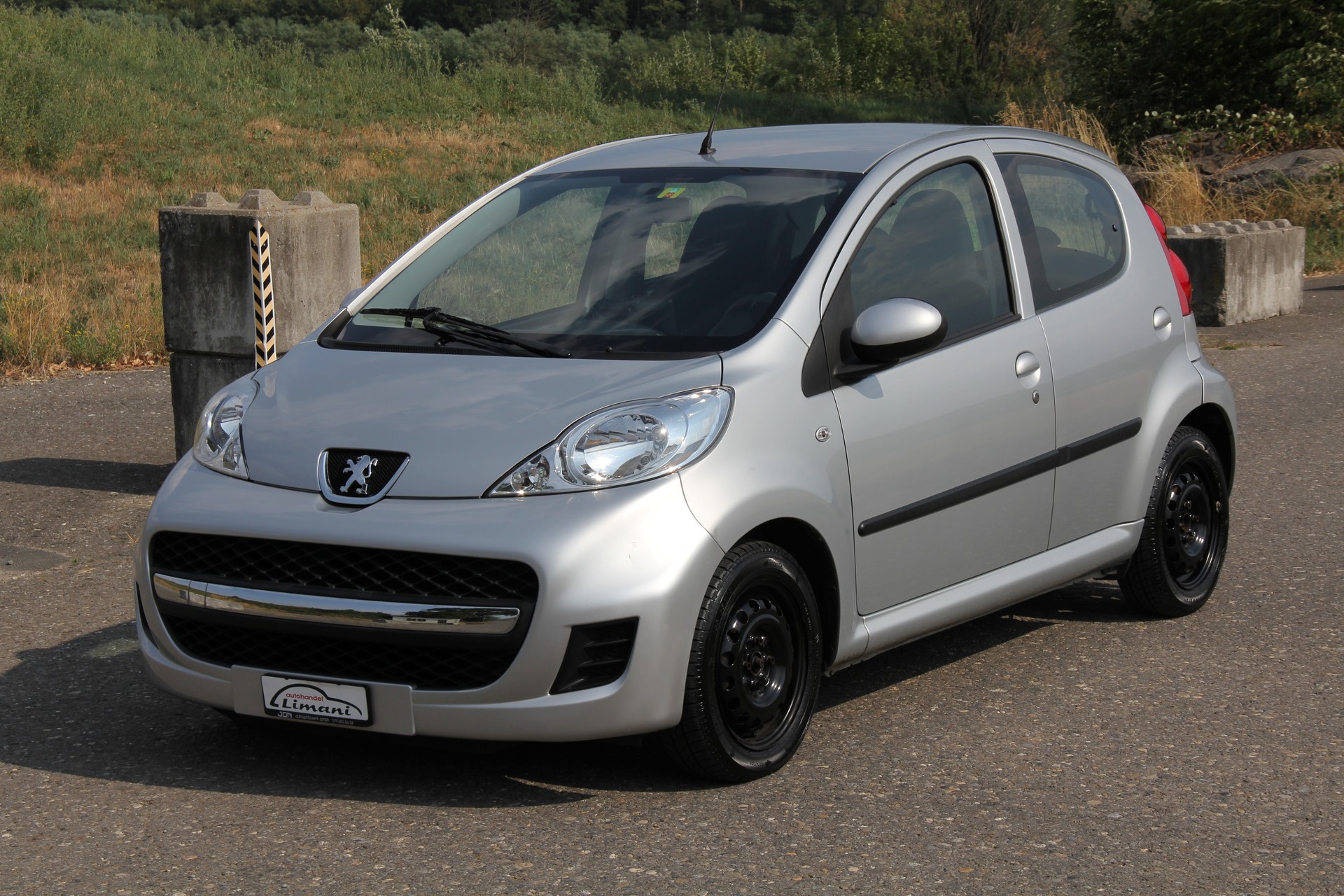 PEUGEOT 107 1.0 Swiss Edition BMP5-showroom-element-1