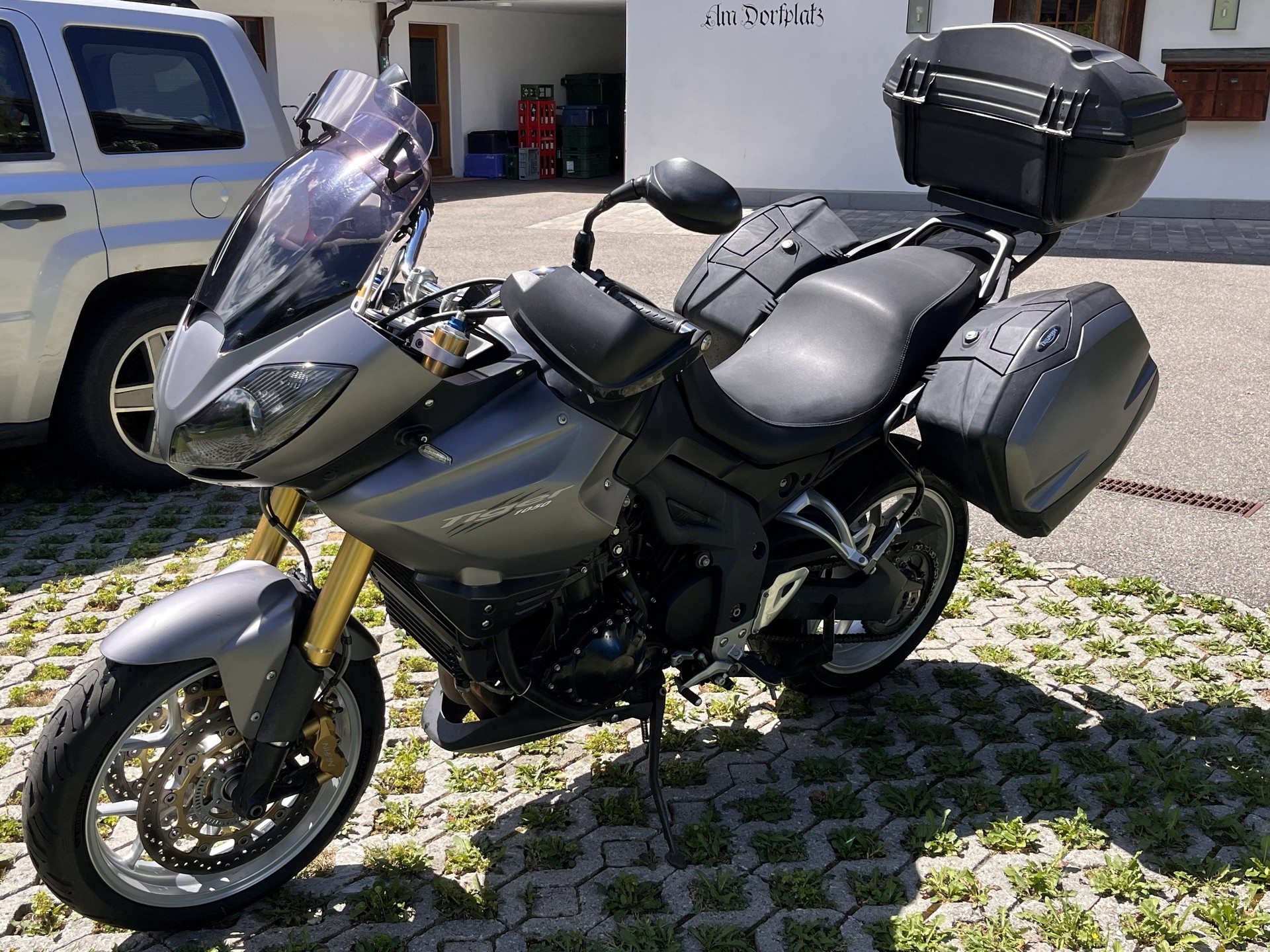 TRIUMPH Tiger 1050 ABS SE-image-1