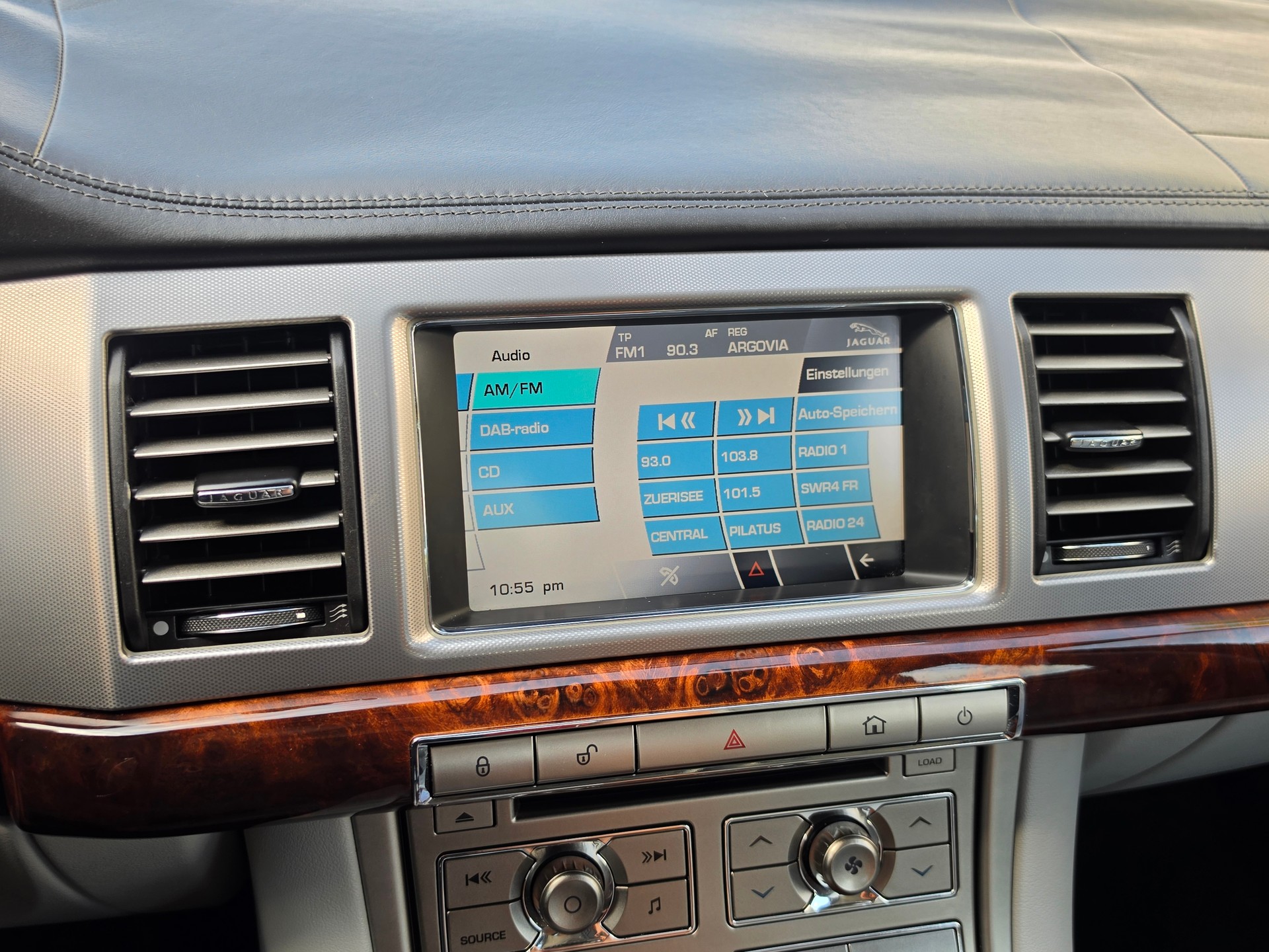 JAGUAR XF 3.0 V6 Premium Luxury-image-33